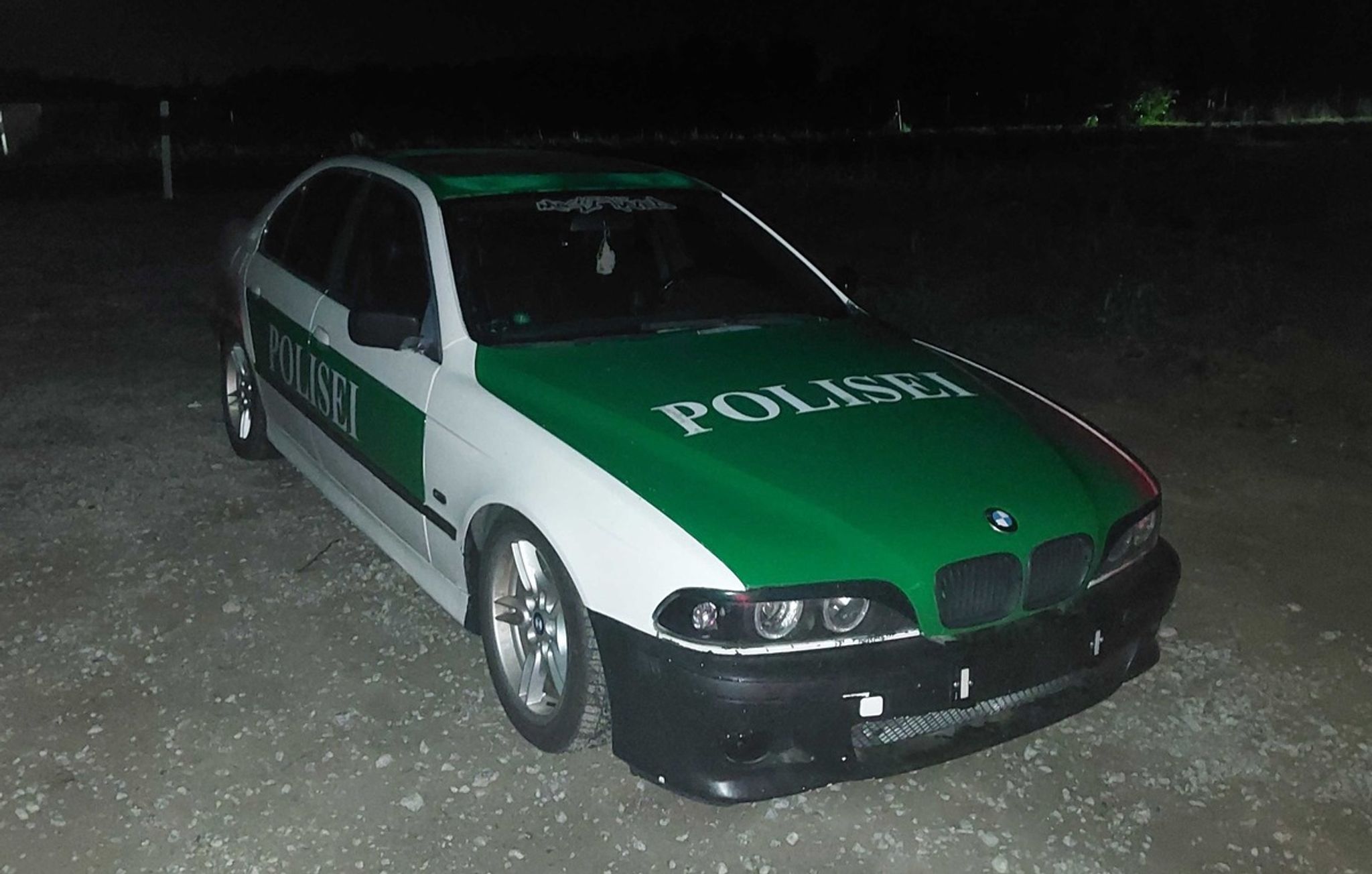 Polisei-Auto gestoppt