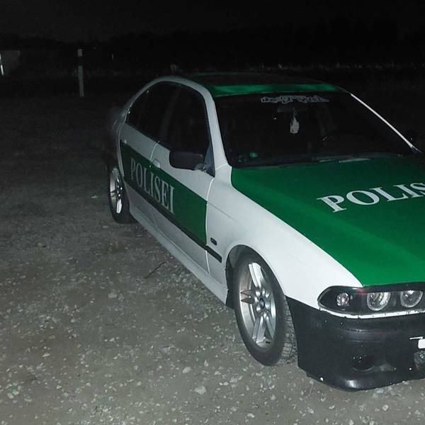 Polisei-Auto gestoppt