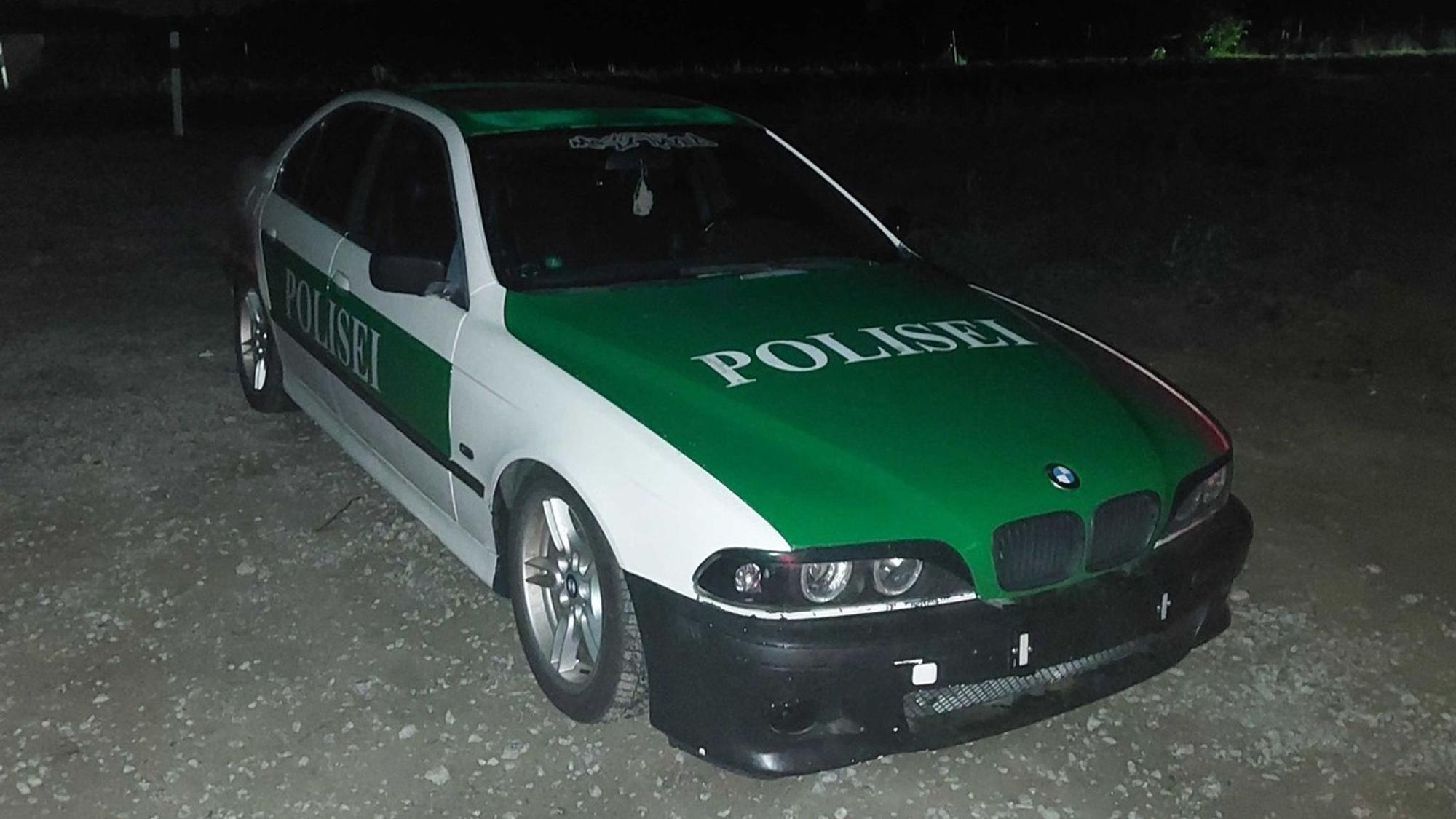 Polisei-Auto gestoppt