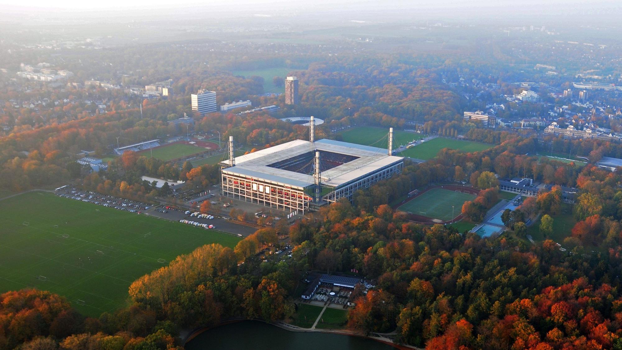 Das Rhein-Energie-Stadion im Jahr 2015.