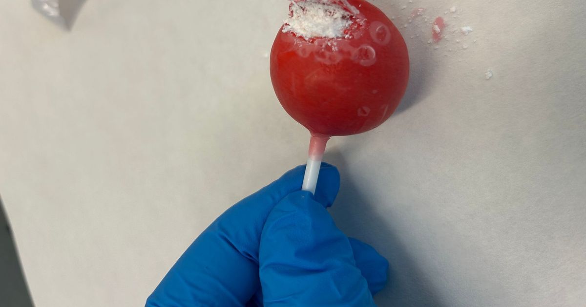 Unusual smuggling attempt: Customs dogs find cocaine lollipops on traveler ...