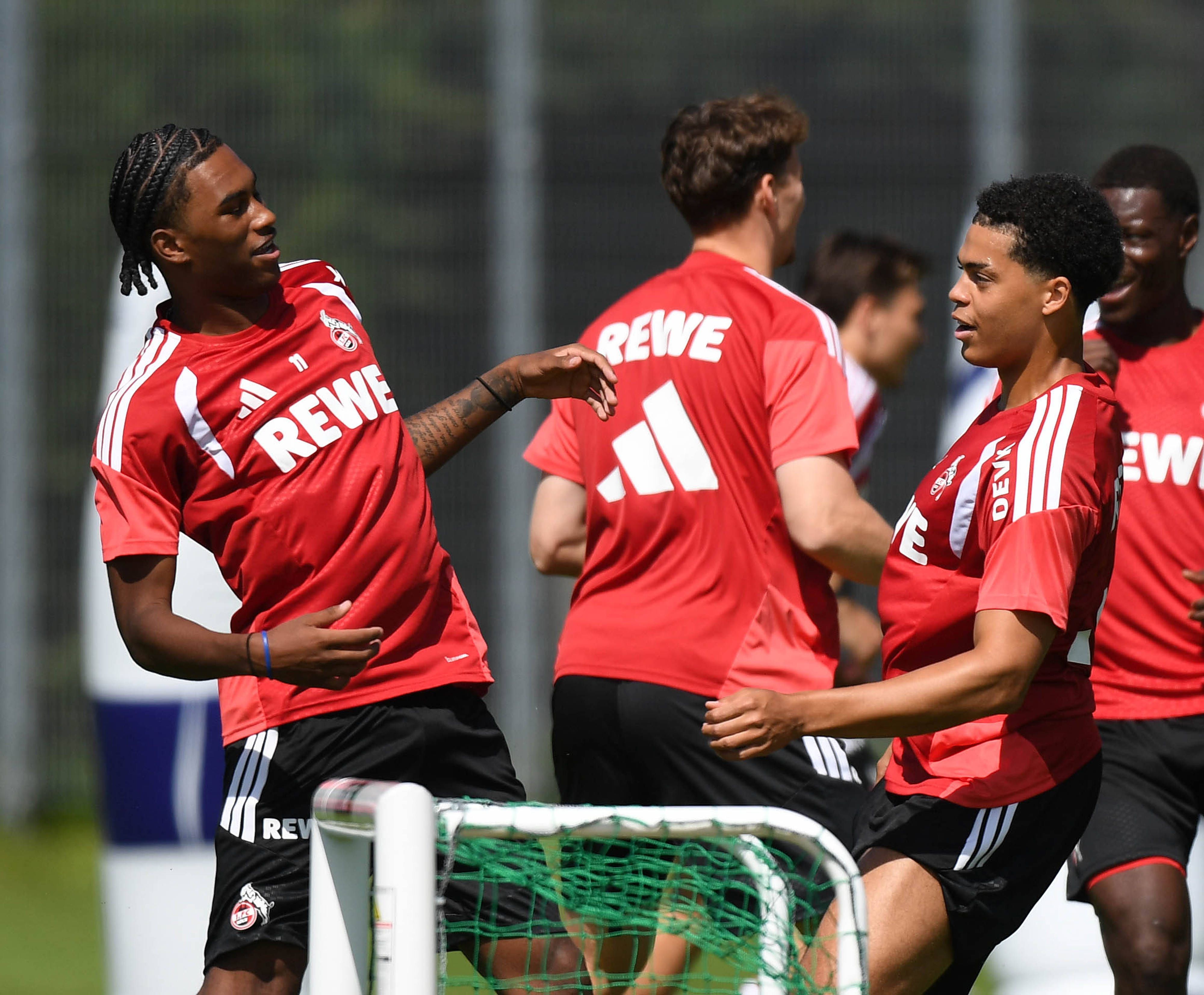 25.07.2026, xophax, Fussball 1.Bundesliga, 1.FC Koeln Trainingslager . Training in Sankt Johann. Training. Reigan Heskey , links und Jahmai Simpson - Pusey, rechts 1.FC Köln  Kitzbühel *** July 25, 2026, xophax, Soccer, Bundesliga 1, 1. FC Köln Training Camp: Training in Sankt Johann Reigan Heskey left and Jahmai Simpson Pusey right, 1. FC Köln, Kitzbühel