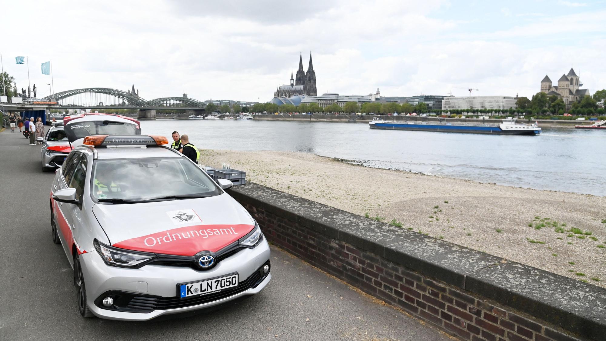 Im Rhein bei Deutz (Rheinpark) wurde am Mittwochabend eine amerikanische Fünf-Zentner-Bombe gefunden. Das Kampfmittel muss am Donnerstag entschärft werden.