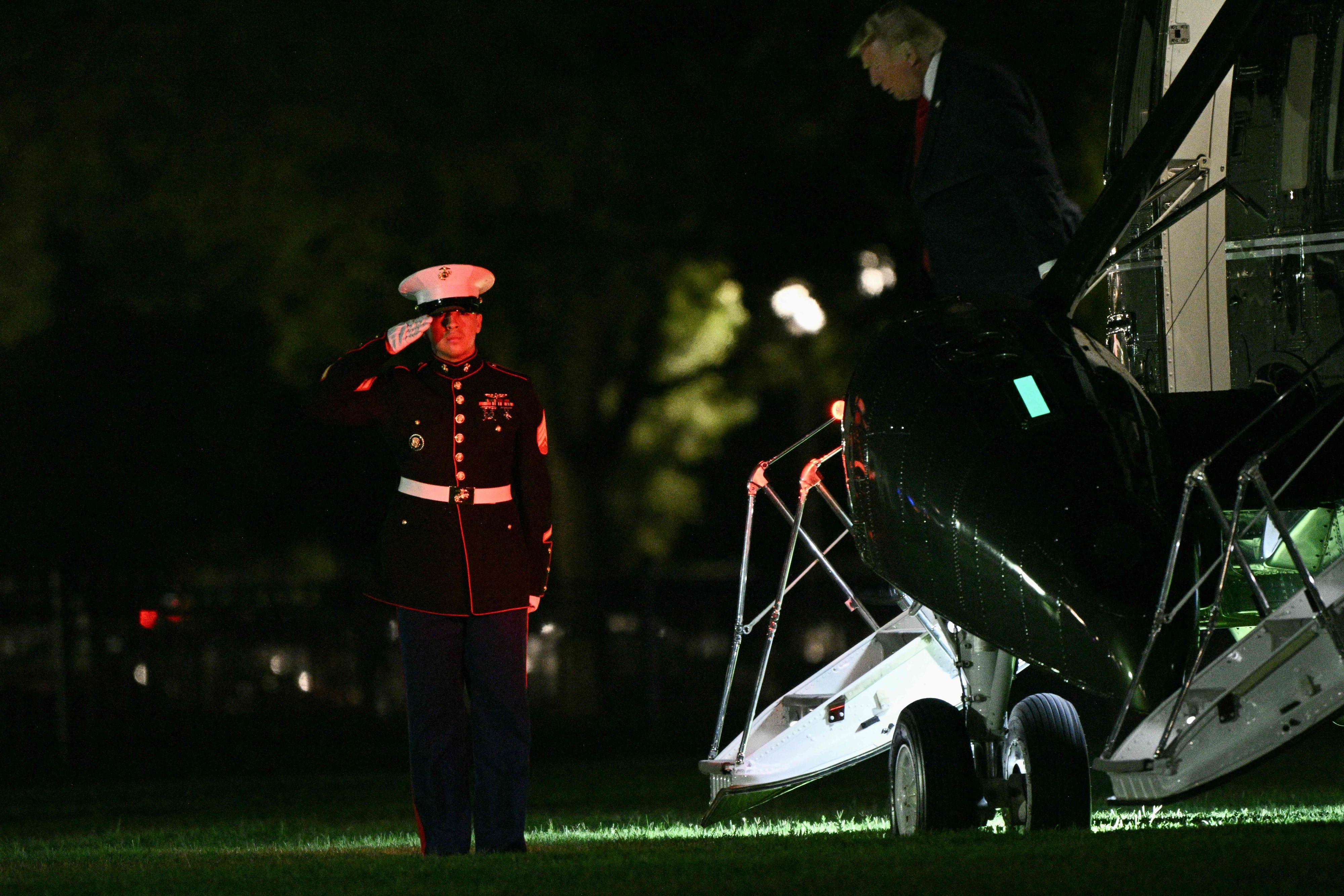 US-Präsident Donald Trump verlässt „Marine One“.