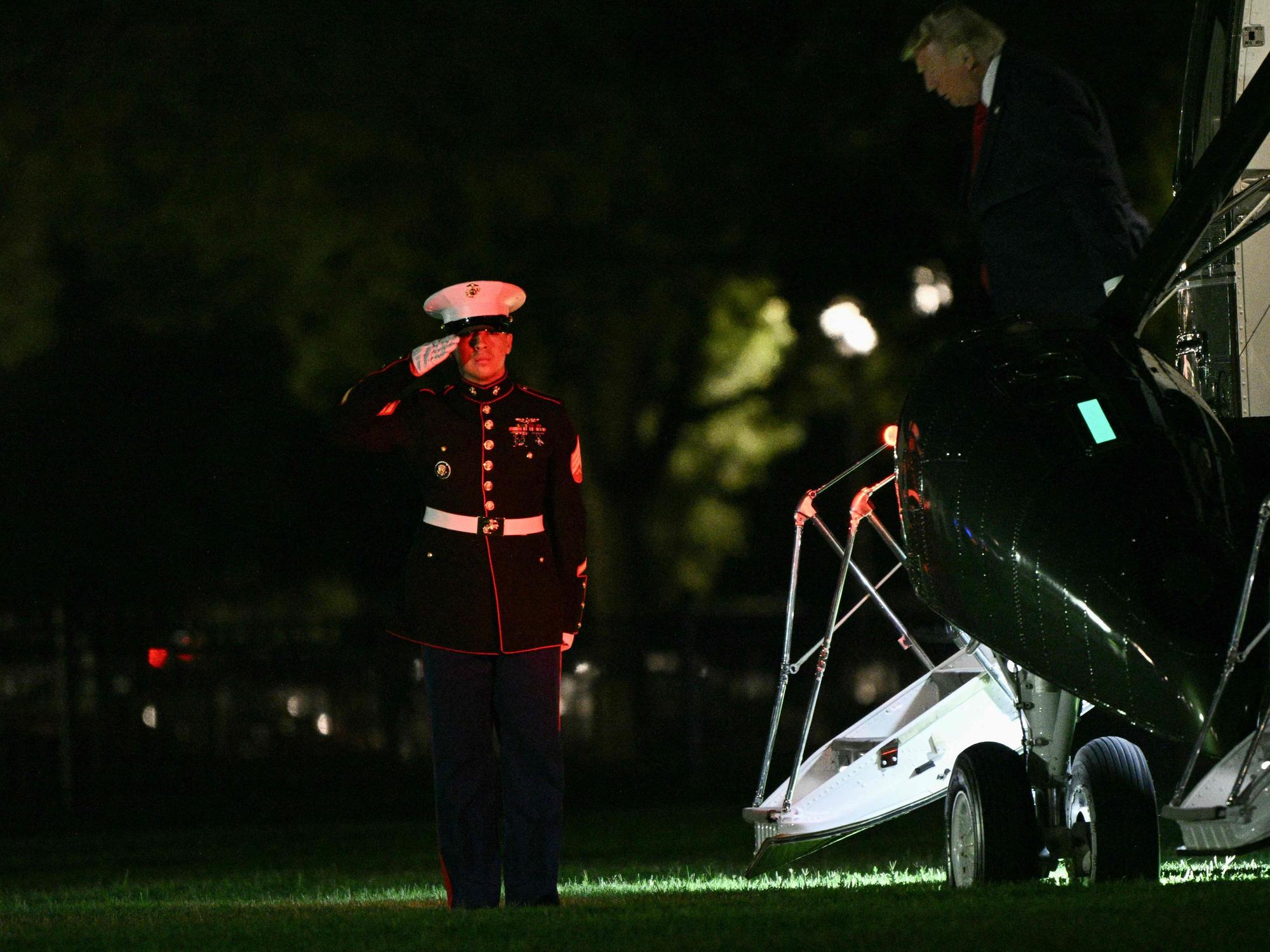 US-Präsident Donald Trump verlässt „Marine One“.