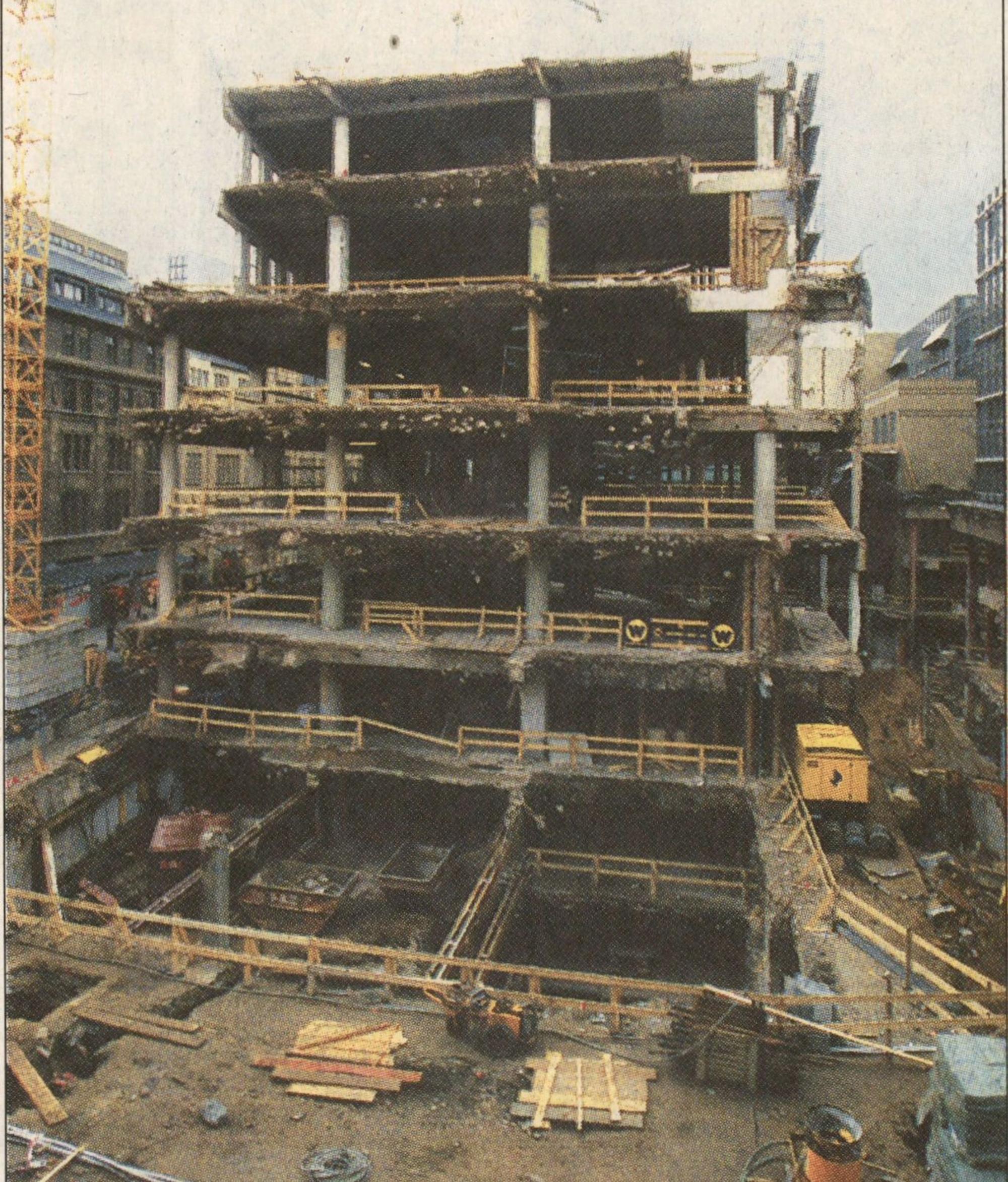 Die Bauruine des ehemaligen Hertie-Komplexes am Neumarkt.