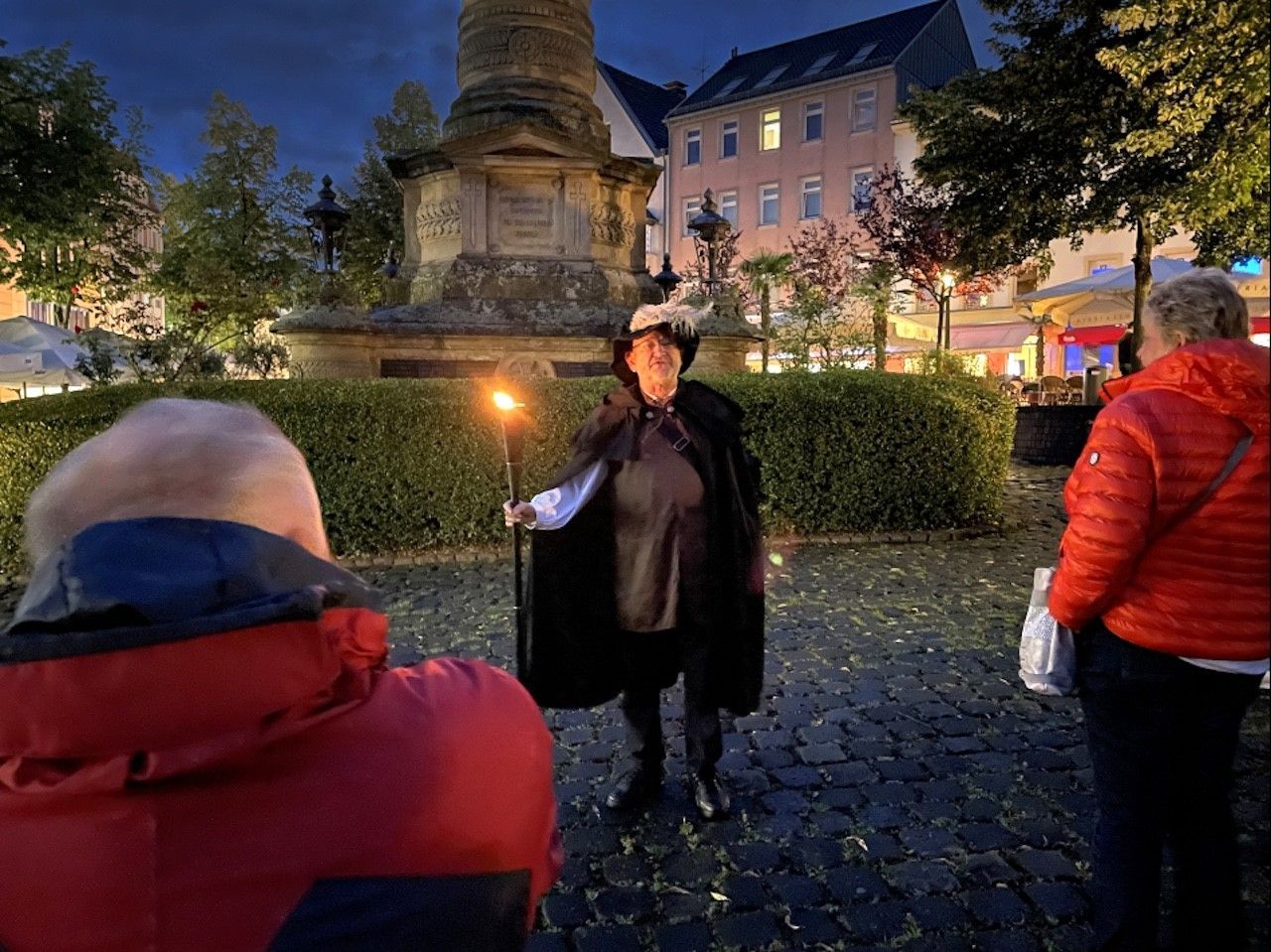 Auch Nachtwächterführungen bietet die Evenagentur Guiders für Siegburg an.