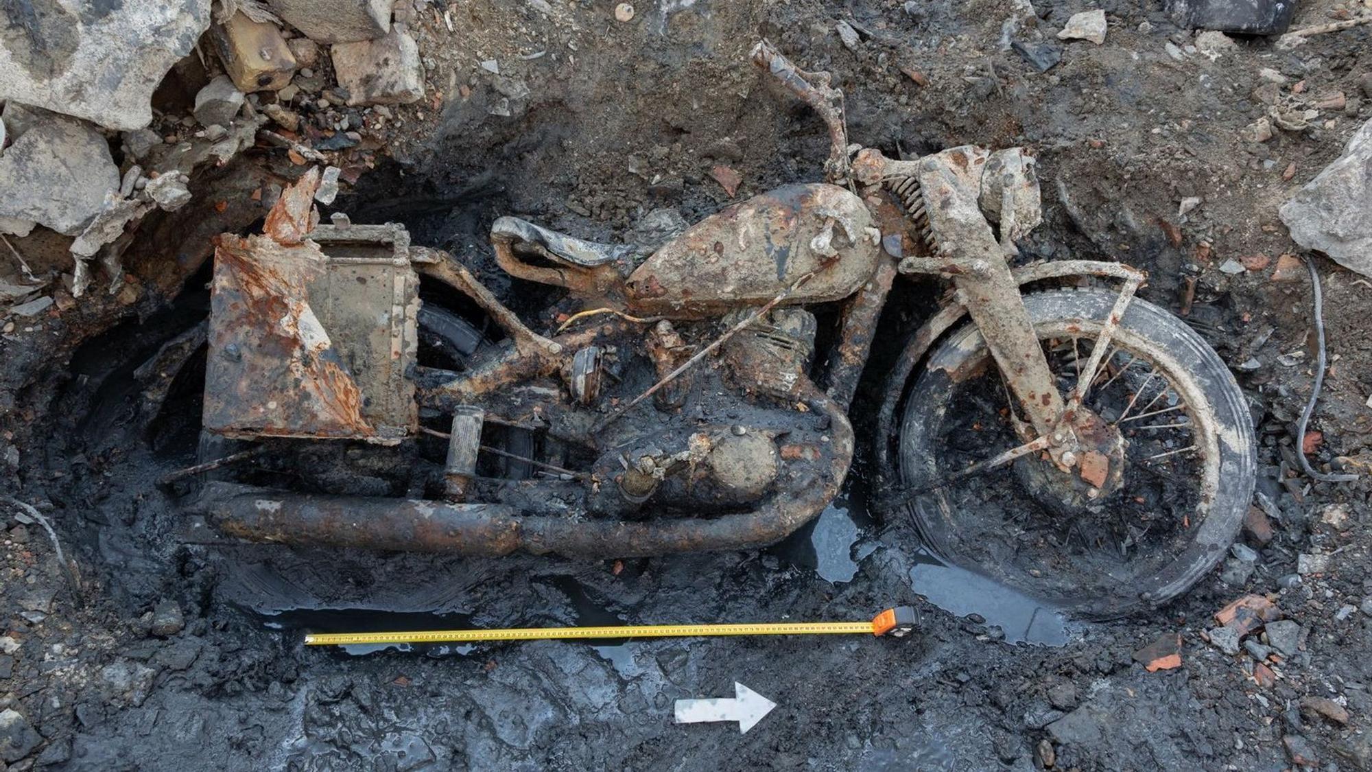 Niedrigwasser der Donau gibt Wehrmachtsmotorrad frei