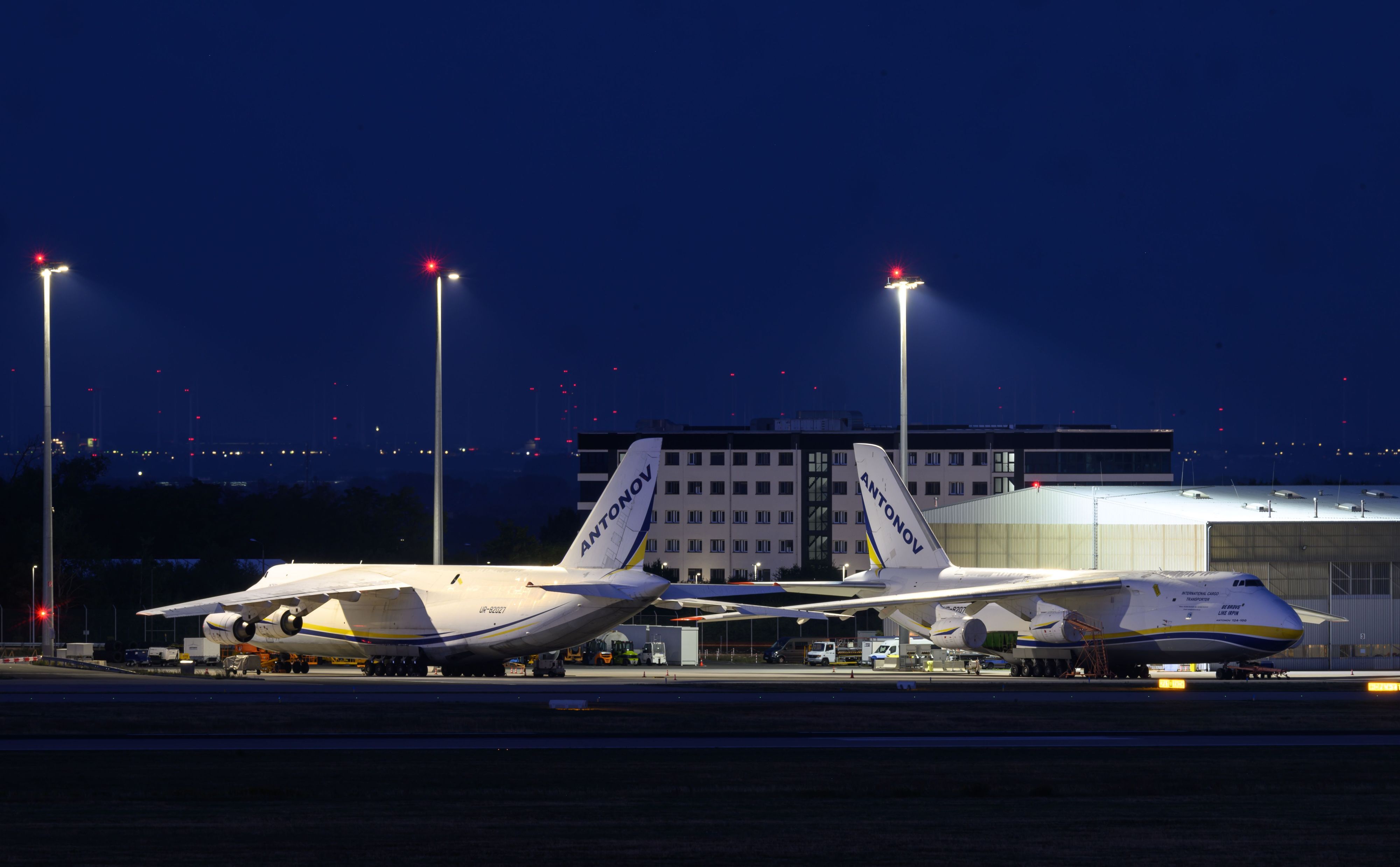 Ukrainische Antonov-Maschinen parken am Flughafen Leipzig/Halle. Nach dem Drohnenvorfall in der Nacht zum Mittwoch laufen die Ermittlungen.