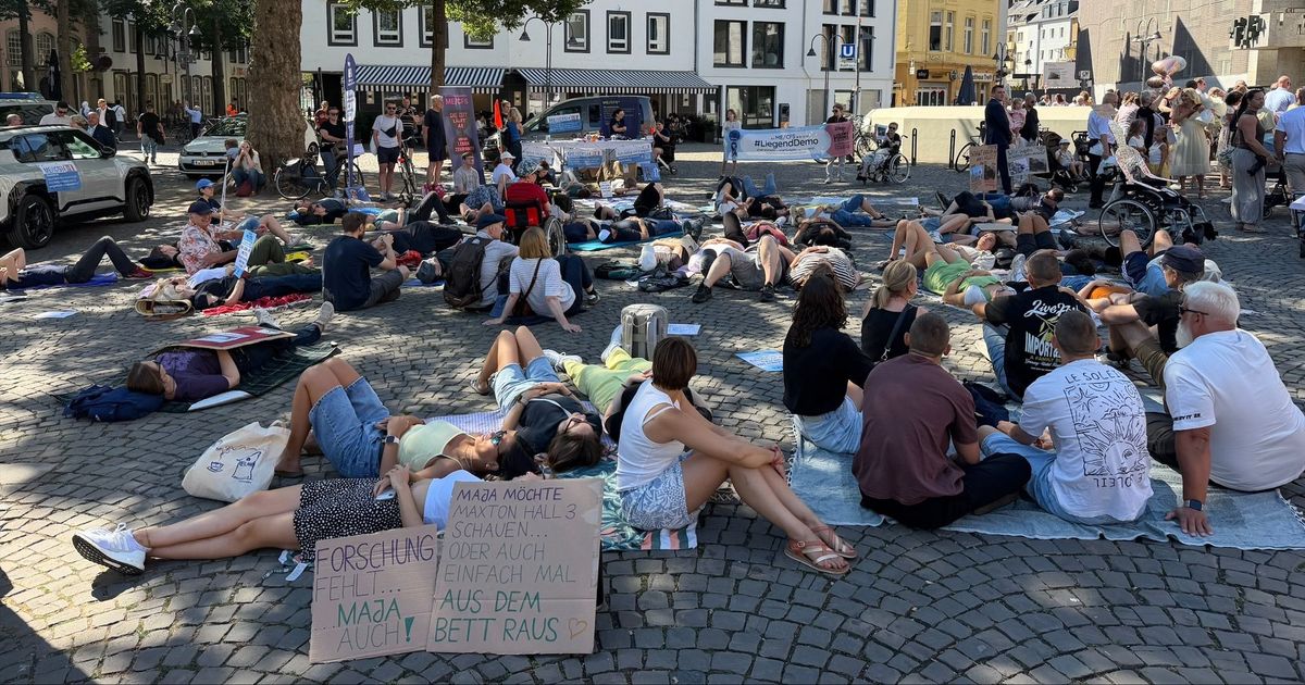 Invisible illness: Silent demonstration in Cologne draws attention to the ...