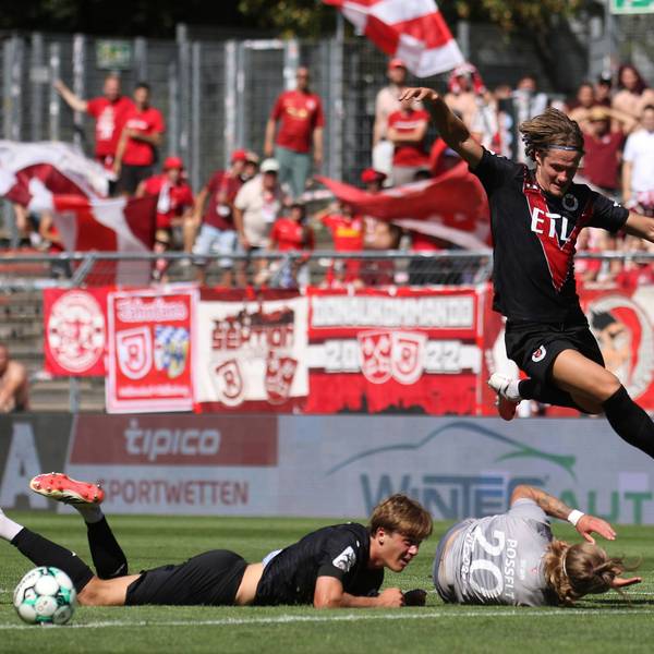 08.08.2026, xsefx, Fußball, FC Viktoria Köln SSV Jahn Regensburg, 3.Liga, Sportpark Höhenberg, 1. Spieltag, Saison 2026 2027: Tobias Eisenhuth FC Viktoria Koeln 06 springt über den am Boden liegenden John Posselt Jahn Regensburg 20 DFB regulations prohibit any use of photographs as image sequences and or quasi-video. Nordrhein-Westfalen Deutschland *** August 8, 2026, xsefx, Soccer, FC Viktoria Köln vs. SSV Jahn Regensburg, 3. Liga, Sportpark Höhenberg, Matchday 1, 20262027 Season: Tobias Eisenhuth of FC Viktoria Köln 06 jumps over John Posselt of Jahn Regensburg, who is lying on the ground. DFB regulations prohibit any use of photographs as image sequences and/or quasi-video. North Rhine-Westphalia, Germany