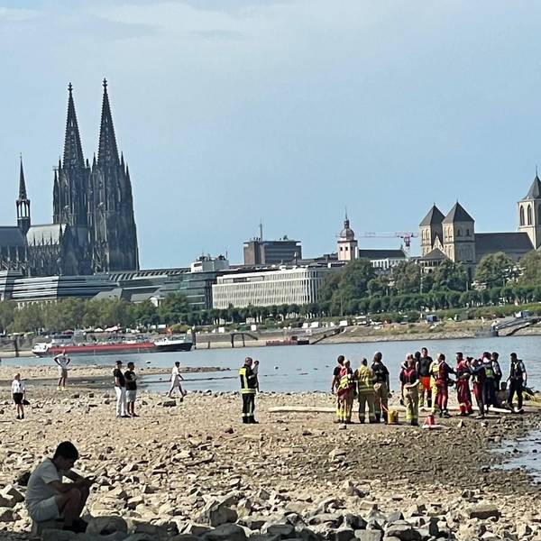 Der Mann konnte schließlich ans Ufer gerettet werden. Zahlreiche Helfer waren im Einsatz.