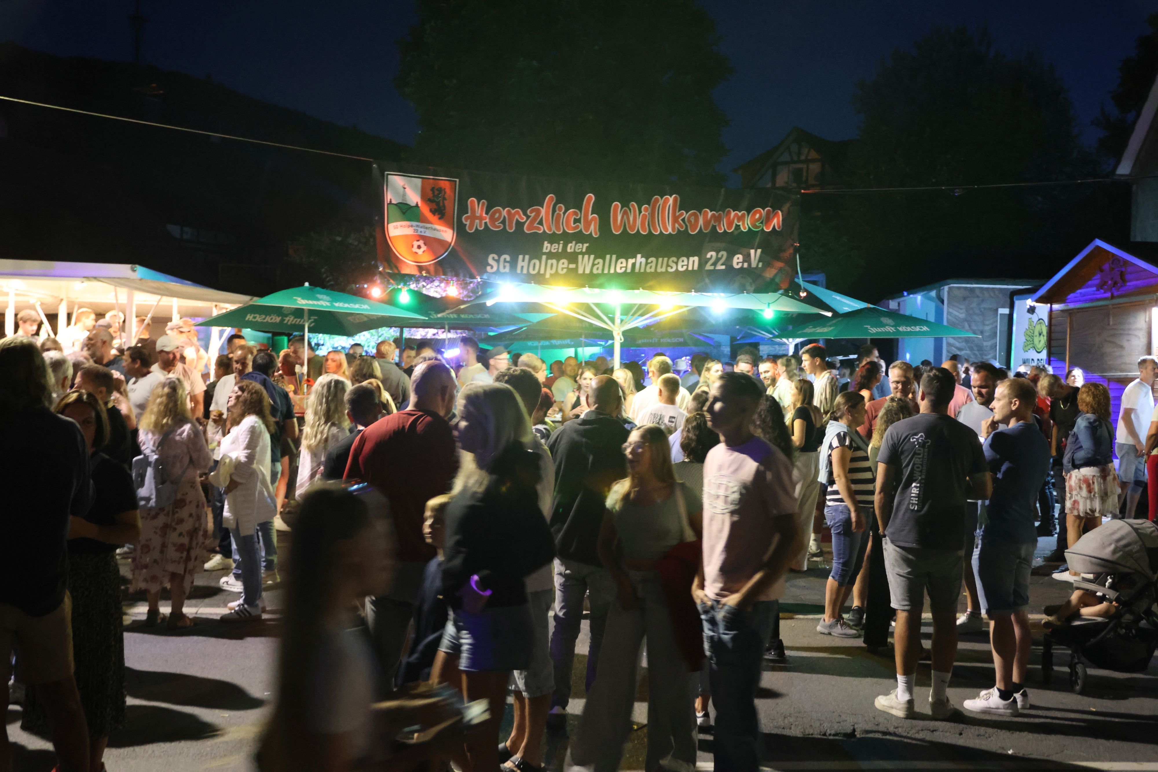 Regen Zuspruch fand der Stand der SG Holpe-Wallerhausen