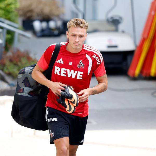 Fußballspieler Sebastian Sebulonsen Abwehr beim öffentlichen Training des 1. FC Köln am Geißbockheim. Köln, 06.08.2026 DFL/DFB REGULATIONS PROHIBIT ANY USE OF PHOTOGRAPHS as IMAGE SEQUENCES and/or QUASI-VIDEO NRW Deutschland *** Soccer player Sebastian Sebulonsen on defense during 1. FC Köln s public training session at Geißbockheim in Cologne, August 6, 2026. DFL and DFB regulations prohibit any use of photographs as image sequences and/or quasi-video. NRW, Germany Copyright: xChristophxHardtx