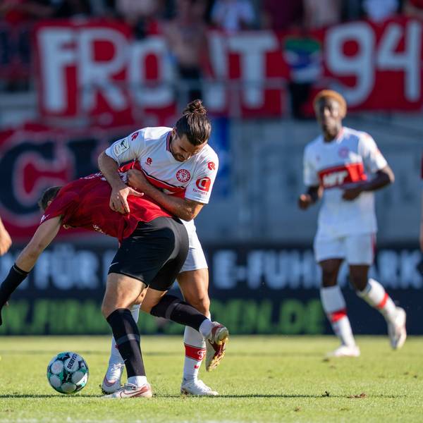 Fortuna Kölns David Al-Azzawe kämpft um den Ball. Für die Südstädter war es ein bitteres Wochenende.