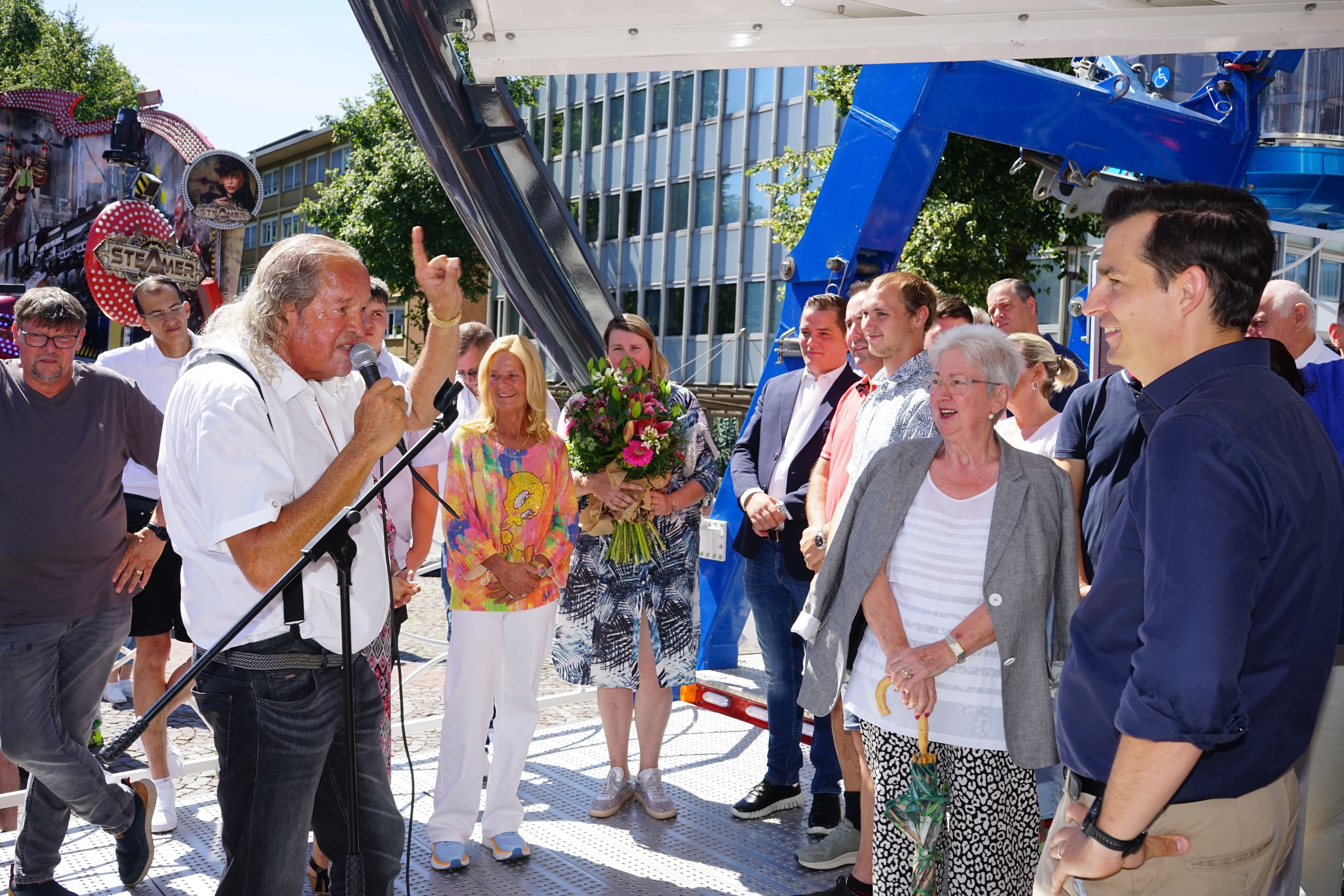Kirmes-Organisator Burkhardt Unrau (l.) betonte auf der Eröffnung die Bedeutung der Kirmes für die Stadt. Auch Bürgermeister Marcel Kreutz (r.) betonte die Bedeutung der Kirmes für die Stadt.