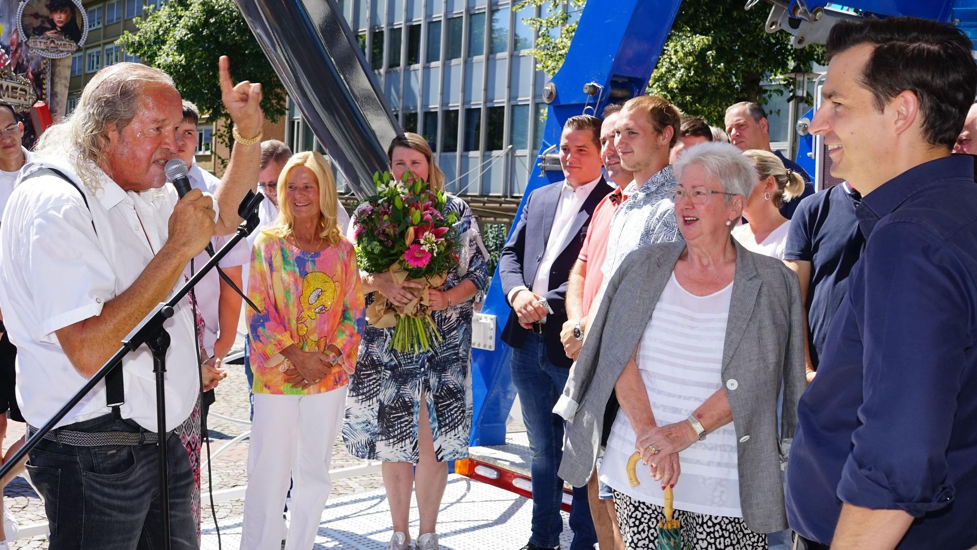 Kirmes-Organisator Burkhardt Unrau (l.) betonte auf der Eröffnung die Bedeutung der Kirmes für die Stadt. Auch Bürgermeister Marcel Kreutz (r.) betonte die Bedeutung der Kirmes für die Stadt.