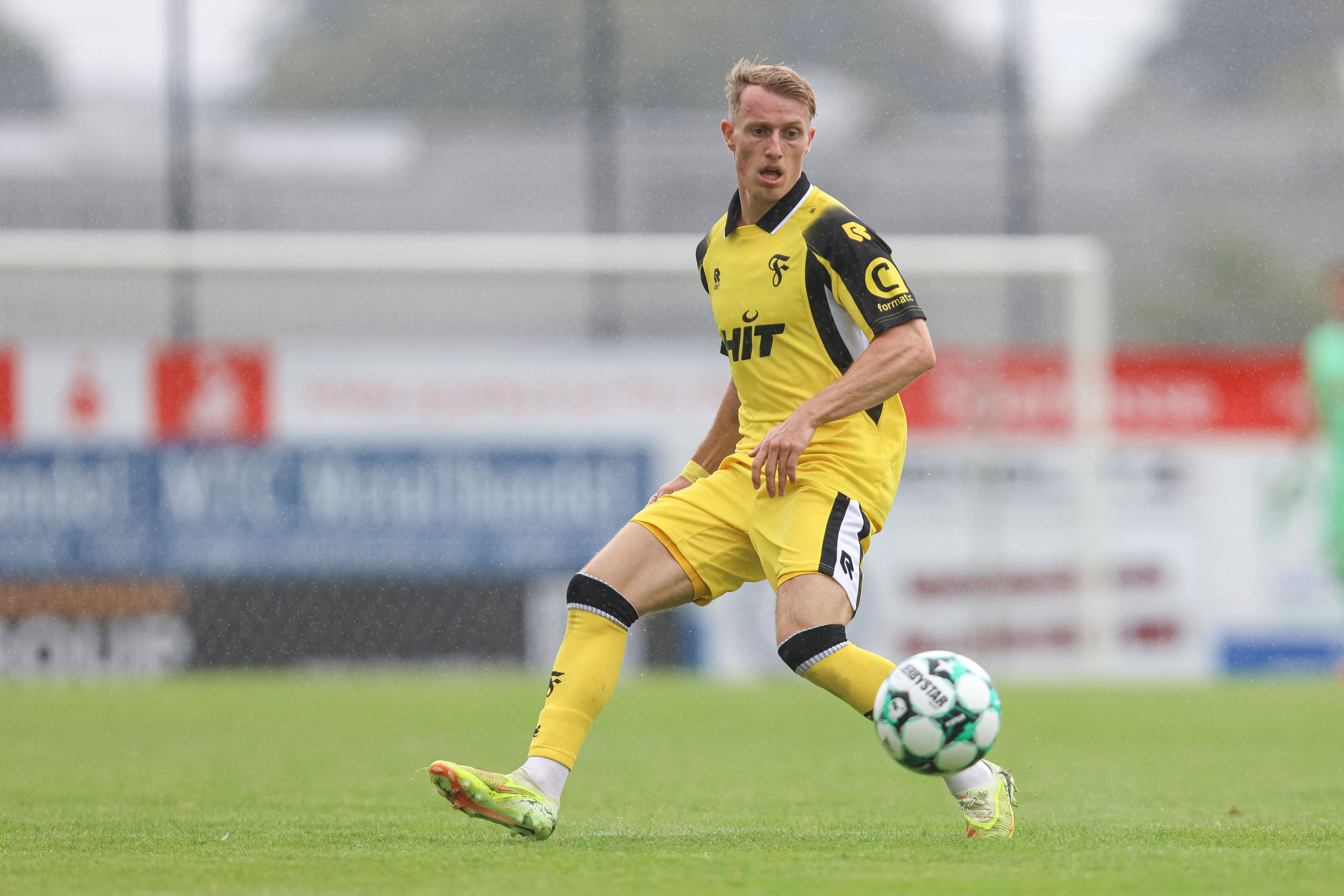 Jasper Löffelsend SC Fortuna Köln in Aktion, am Ball, Einzelaktion waehrend des Testspiels zwischen SSVg Velbert 02 und SC Fortuna Köln, IMS Arena am 26. July 2026 in Velbert, Deutschland. Foto von Oliver Kaelke/DeFodi Images  Jasper Löffelsend SC Fortuna Köln controls the ball during the friendly match between SSVg Velbert 02 and SC Fortuna Köln at IMS Arena on July 26, 2026 in Velbert, Germany. Photo by Oliver Kaelke/DeFodi Images Photo by Oliver Kaelke/DeFodi Images - *** Jasper Löffelsend of SC Fortuna Köln in action, on the ball, making a solo run during the friendly match between SSVg Velbert 02 and SC Fortuna Köln, IMS Arena on July 26, 2026, in Velbert, Germany. Photo by Oliver Kaelke, DeFodi Images. Jasper Löffelsend of SC Fortuna Köln controls the ball during the friendly match between SSVg Velbert 02 and SC Fortuna Köln at IMS Arena on July 26, 2026 in Velbert, Germany Photo by Oliver Kaelke DeFodi Images Photo by Oliver Kaelke DeFodi Images