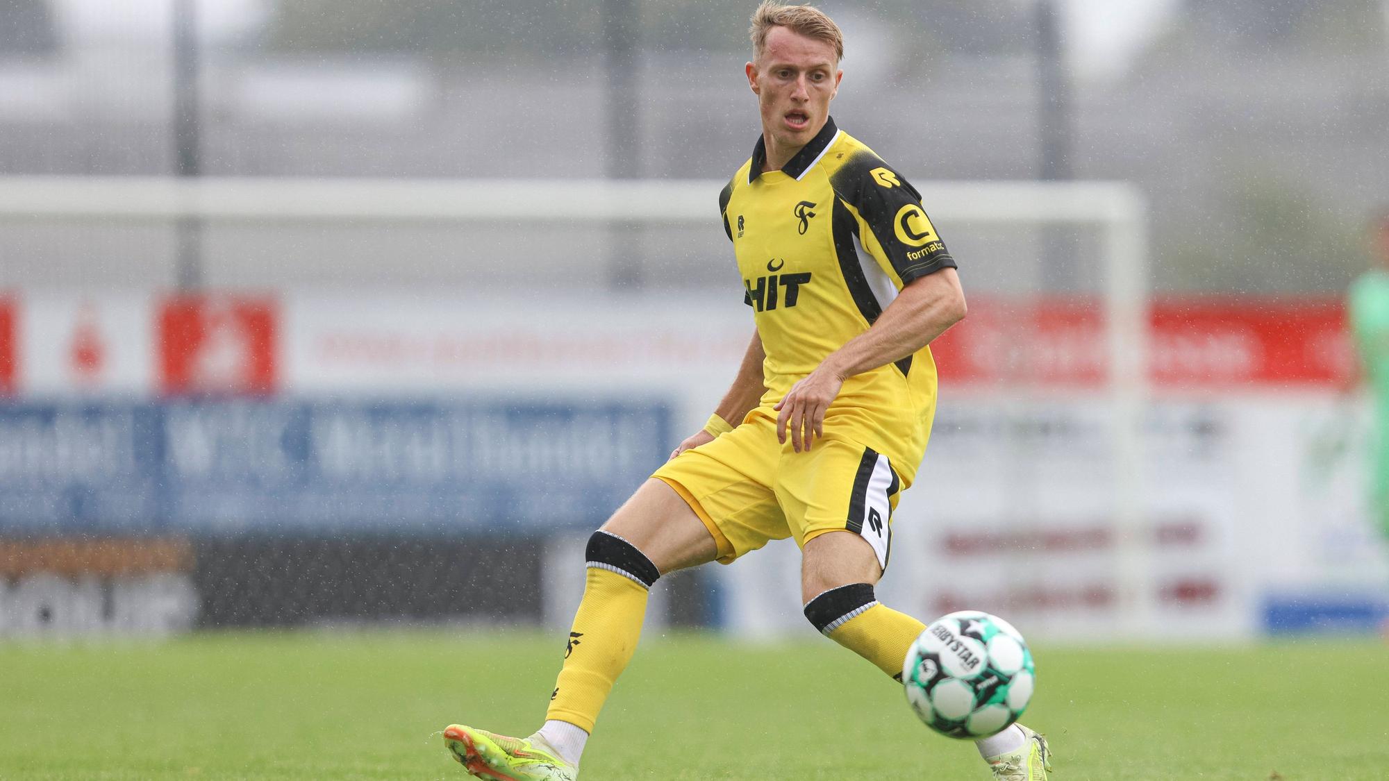 Jasper Löffelsend SC Fortuna Köln in Aktion, am Ball, Einzelaktion waehrend des Testspiels zwischen SSVg Velbert 02 und SC Fortuna Köln, IMS Arena am 26. July 2026 in Velbert, Deutschland. Foto von Oliver Kaelke/DeFodi Images Jasper Löffelsend SC Fortuna Köln controls the ball during the friendly match between SSVg Velbert 02 and SC Fortuna Köln at IMS Arena on July 26, 2026 in Velbert, Germany. Photo by Oliver Kaelke/DeFodi Images Photo by Oliver Kaelke/DeFodi Images - *** Jasper Löffelsend of SC Fortuna Köln in action, on the ball, making a solo run during the friendly match between SSVg Velbert 02 and SC Fortuna Köln, IMS Arena on July 26, 2026, in Velbert, Germany. Photo by Oliver Kaelke, DeFodi Images. Jasper Löffelsend of SC Fortuna Köln controls the ball during the friendly match between SSVg Velbert 02 and SC Fortuna Köln at IMS Arena on July 26, 2026 in Velbert, Germany Photo by Oliver Kaelke DeFodi Images Photo by Oliver Kaelke DeFodi Images