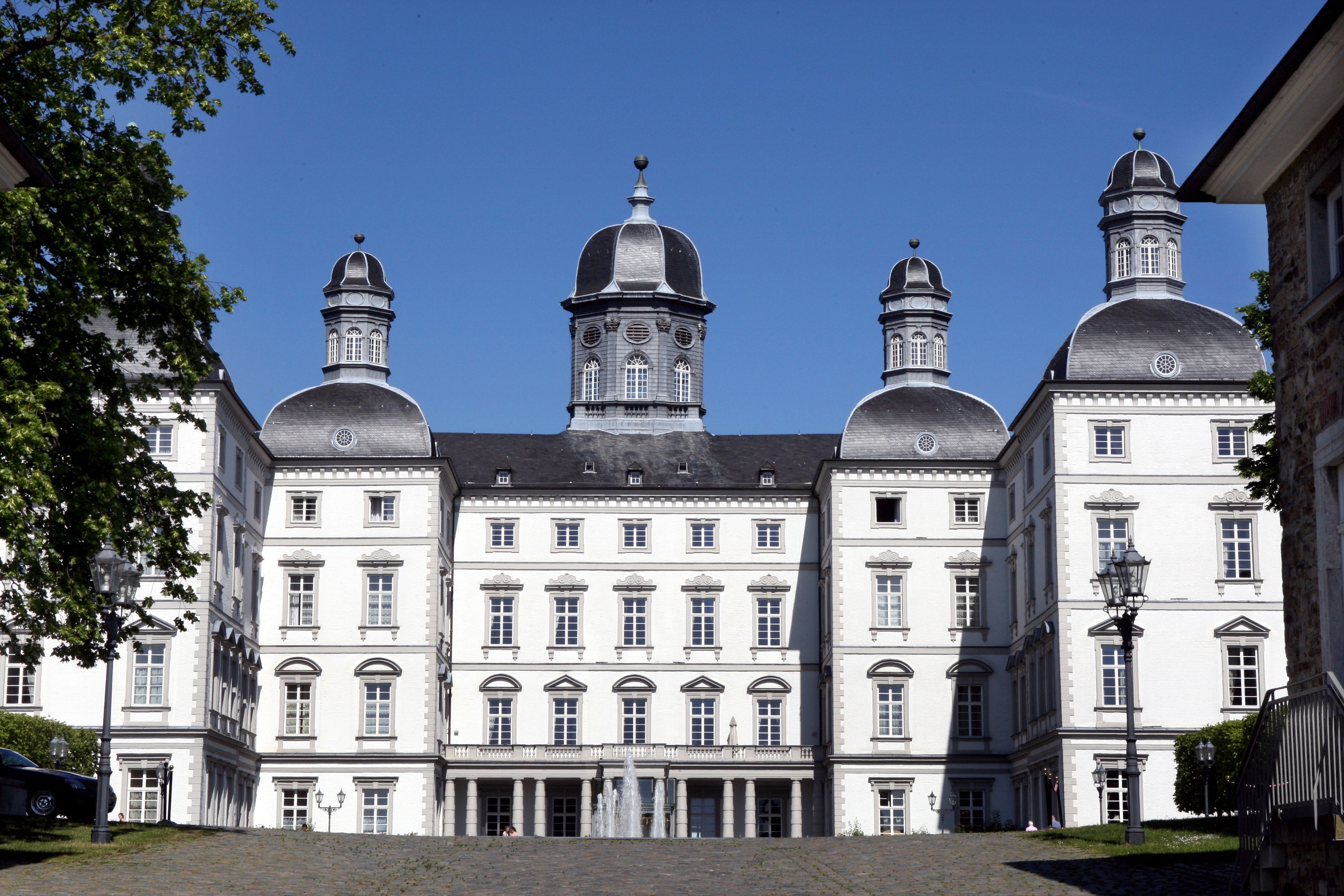 Zu sehen ist Schloss Bensberg in Bergisch Gladbach.