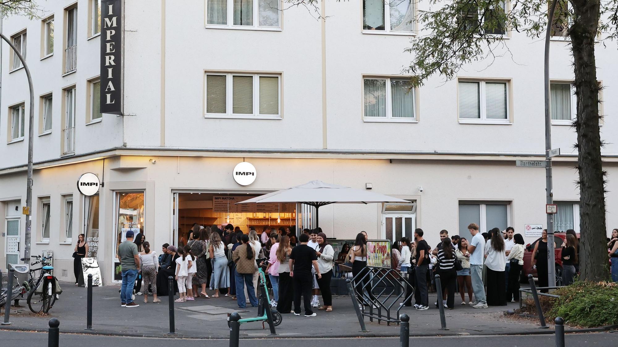 Ansturm auf das Impi an der Piusstraße in Ehrenfeld