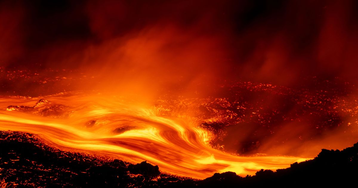 Volcanic eruption in Sicily: Etna remains restless - | Airport remains ...