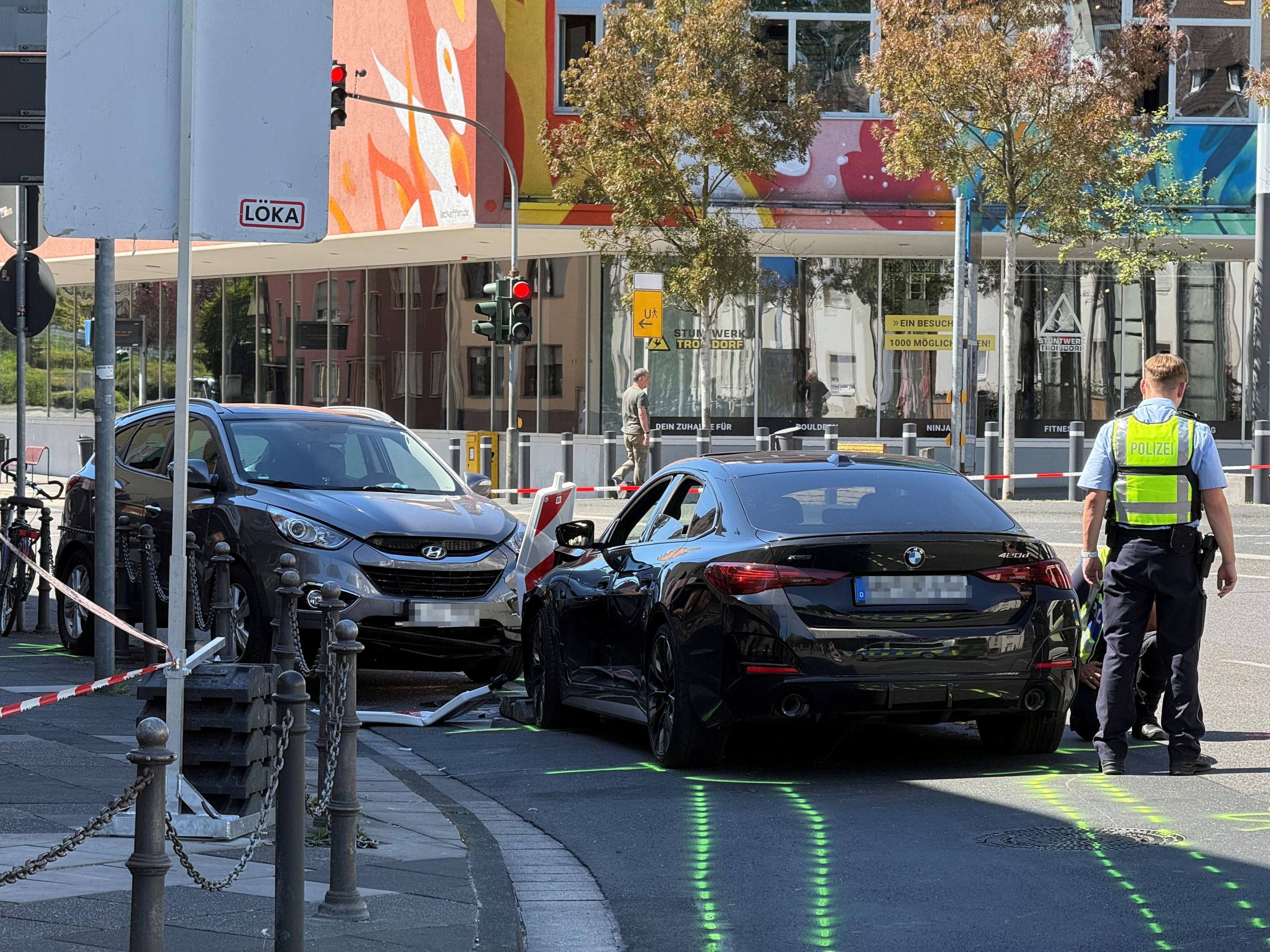 Eine verfolgungsjagd durch Troisdorf endete in der Innenstadt direkt vor dem Eingang der Fußgängerzone.