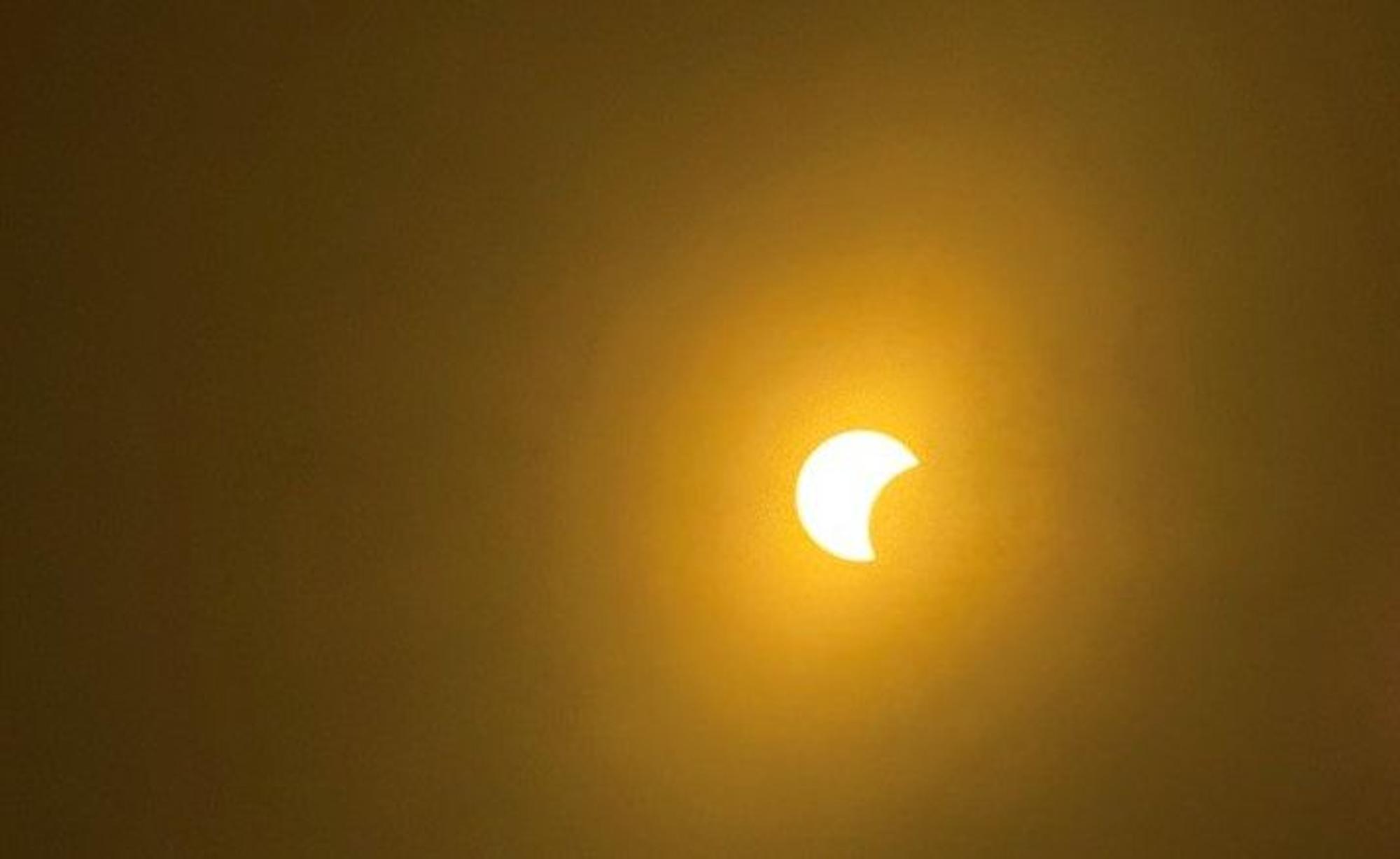 Ab 20 Uhr schob sich der Mond mehr und mehr vor die Sonne.