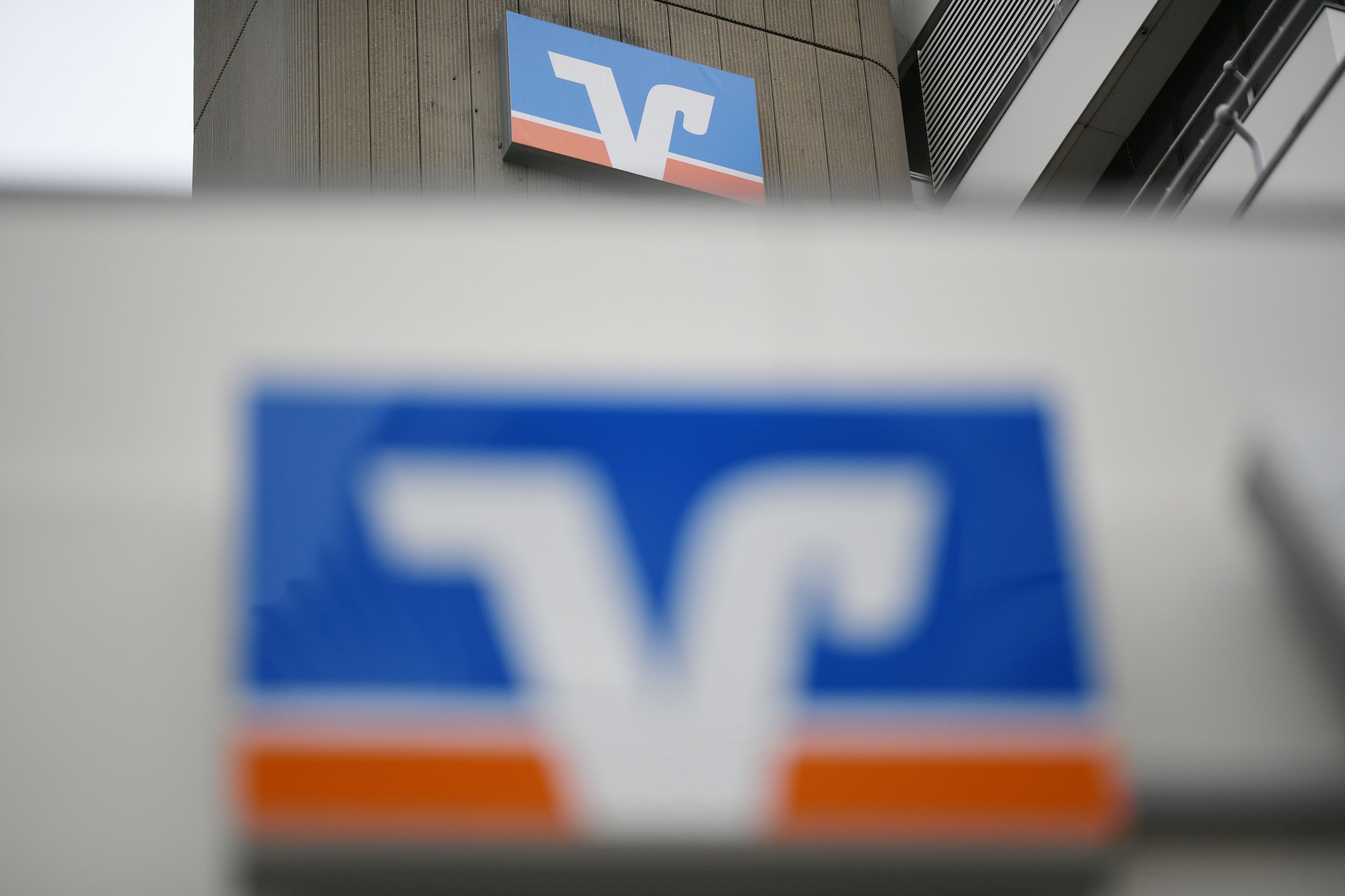 Logo der Volksbank an einer Niederlassung