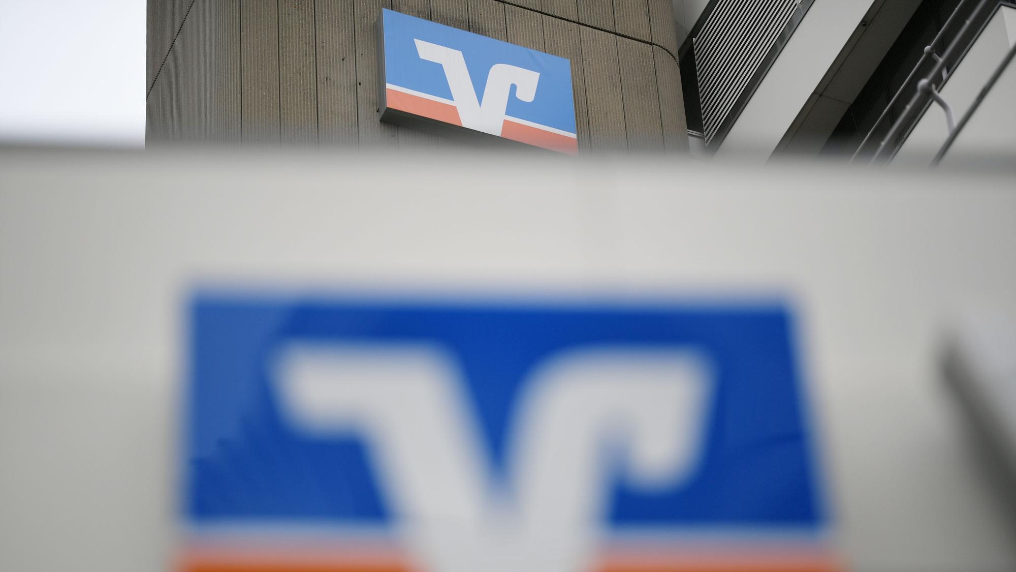 Logo der Volksbank an einer Niederlassung