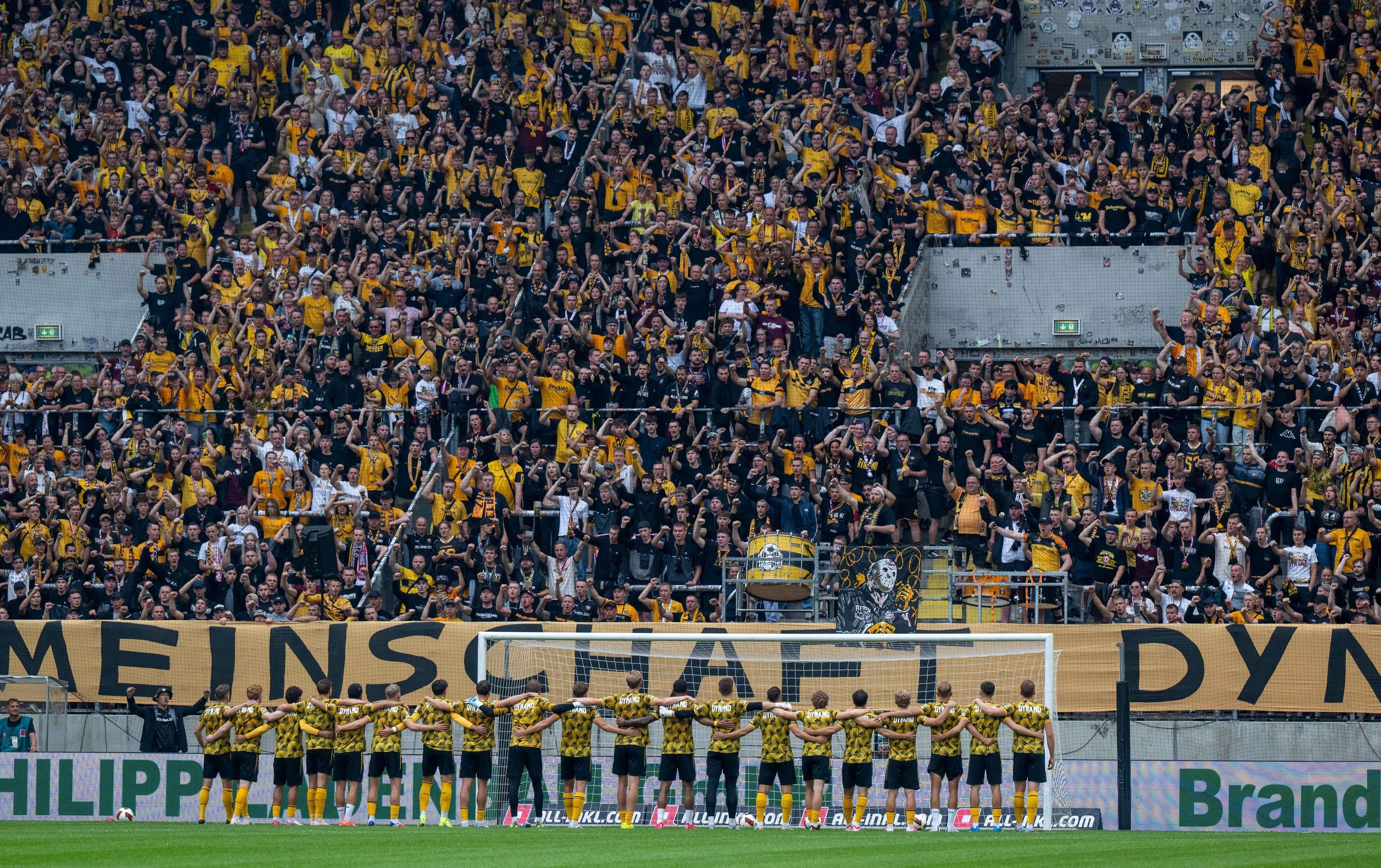 Blick auf die Fan-Tribüne von Dynamo Dresden.