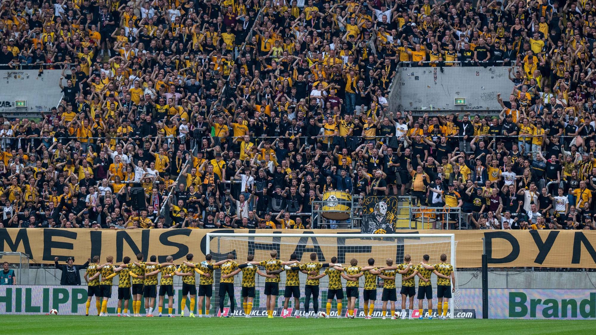 Blick auf die Fan-Tribüne von Dynamo Dresden.