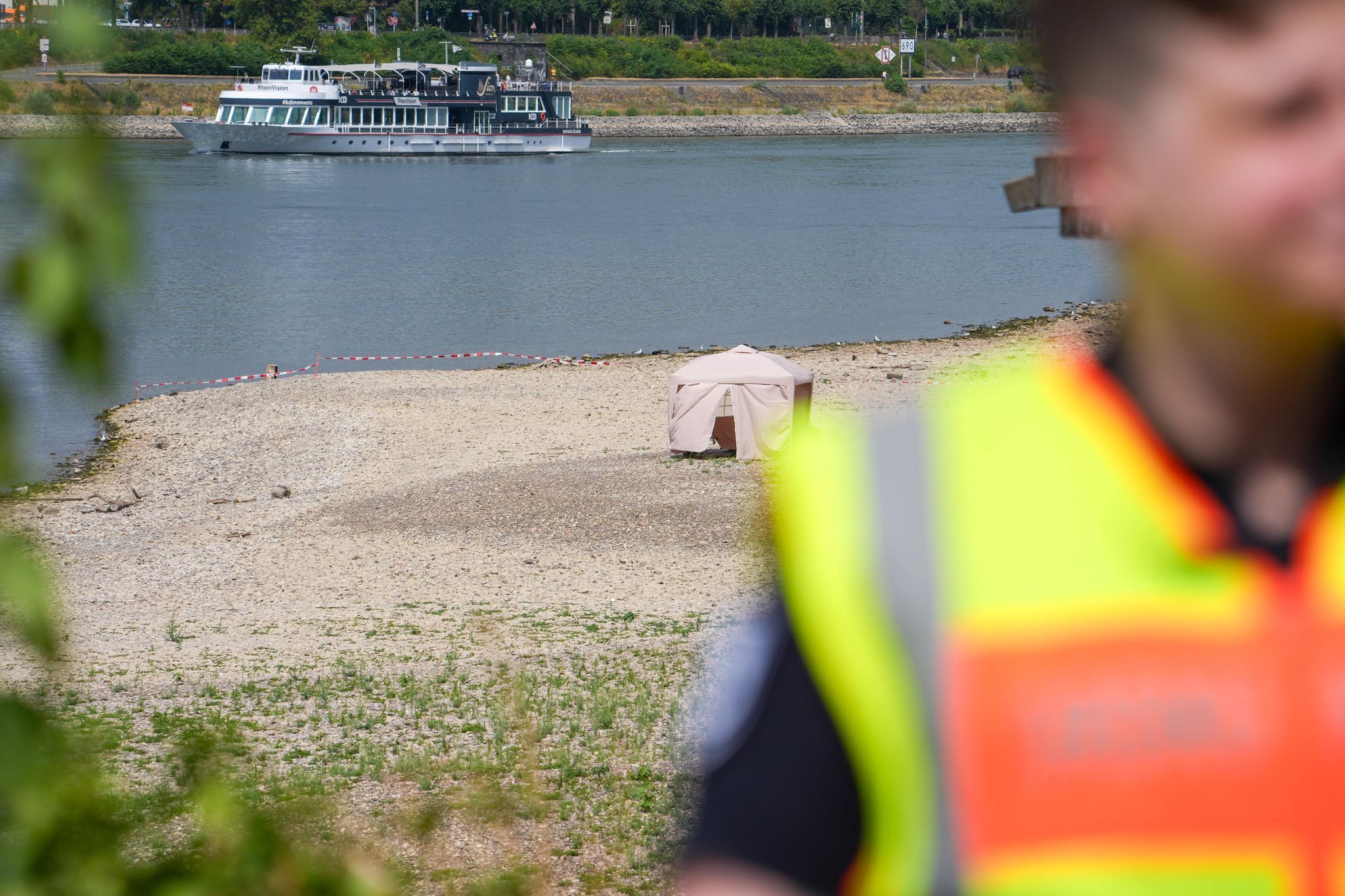 Niedrigwasser: Bombe im Rhein bei Köln gefunden