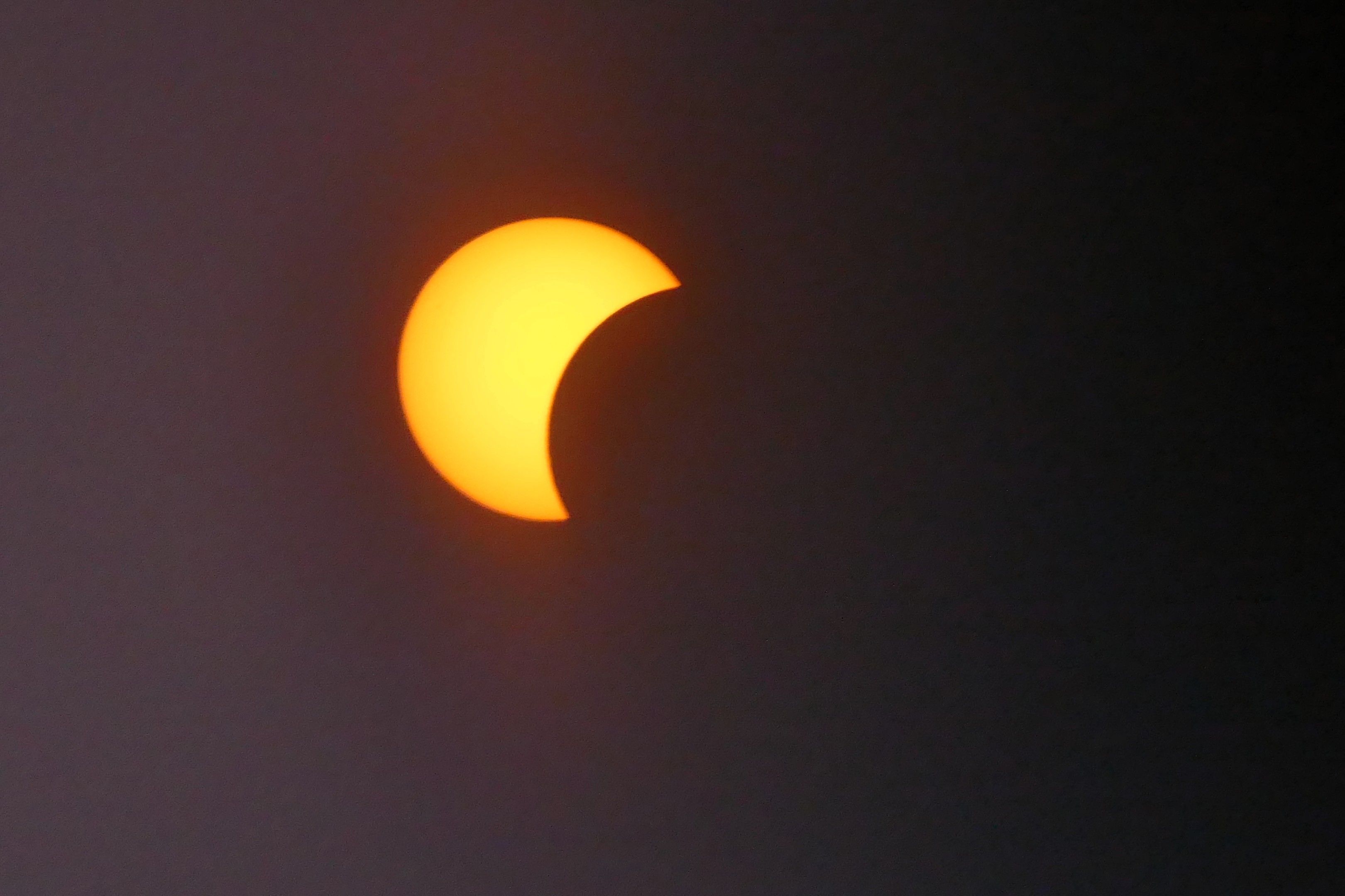 Der Mond schiebt sich vor die Sonne - gesehen von Neunkirchen-Seelscheid aus.