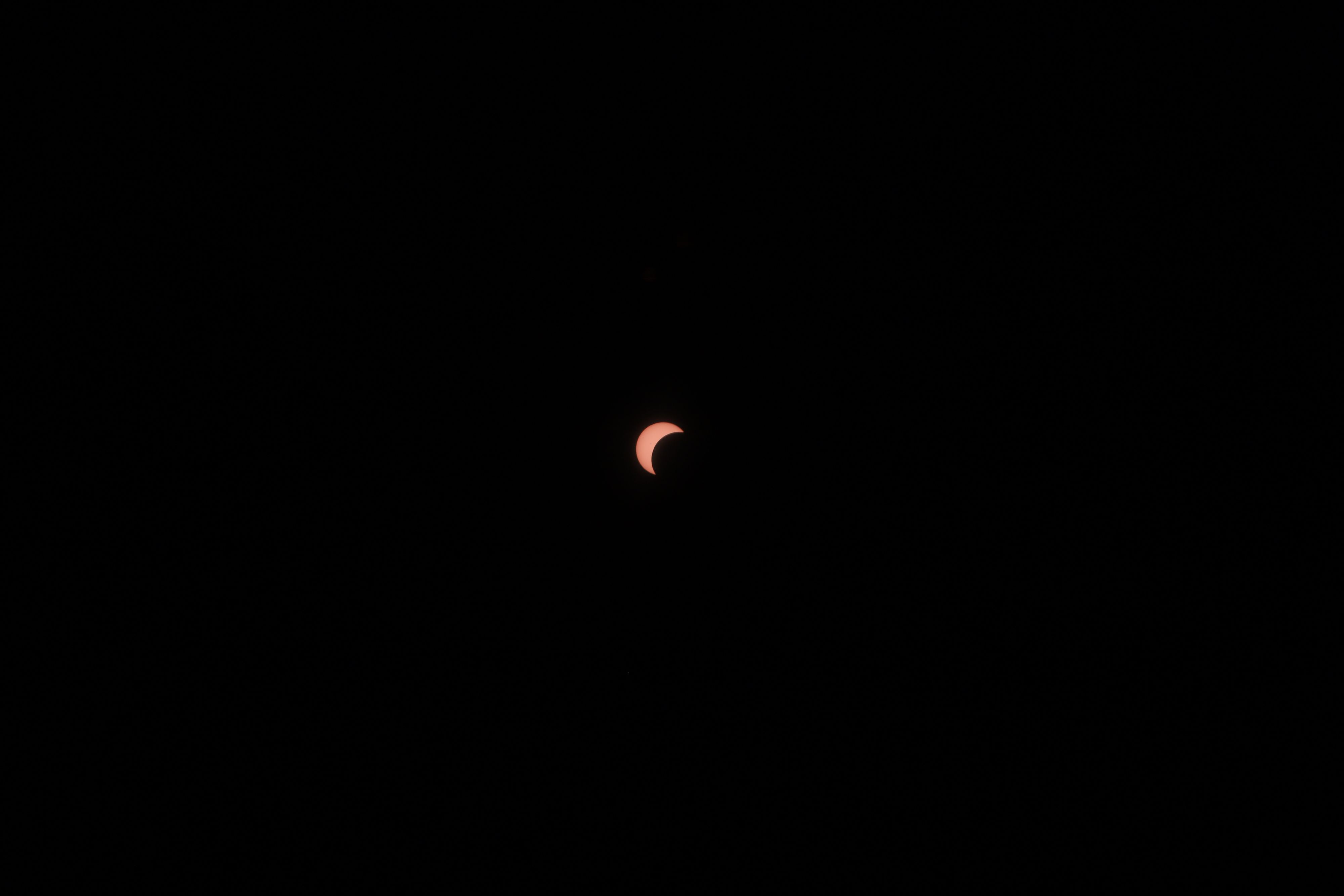 Eine partielle Sonnenfinsternis über Europa ist am Abend auch von Deutschland aus sichtbar.
