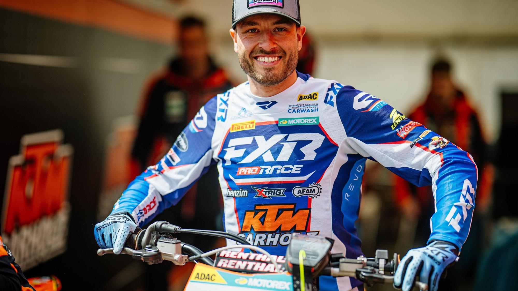 Lukas Platt auf dem Motorrad.