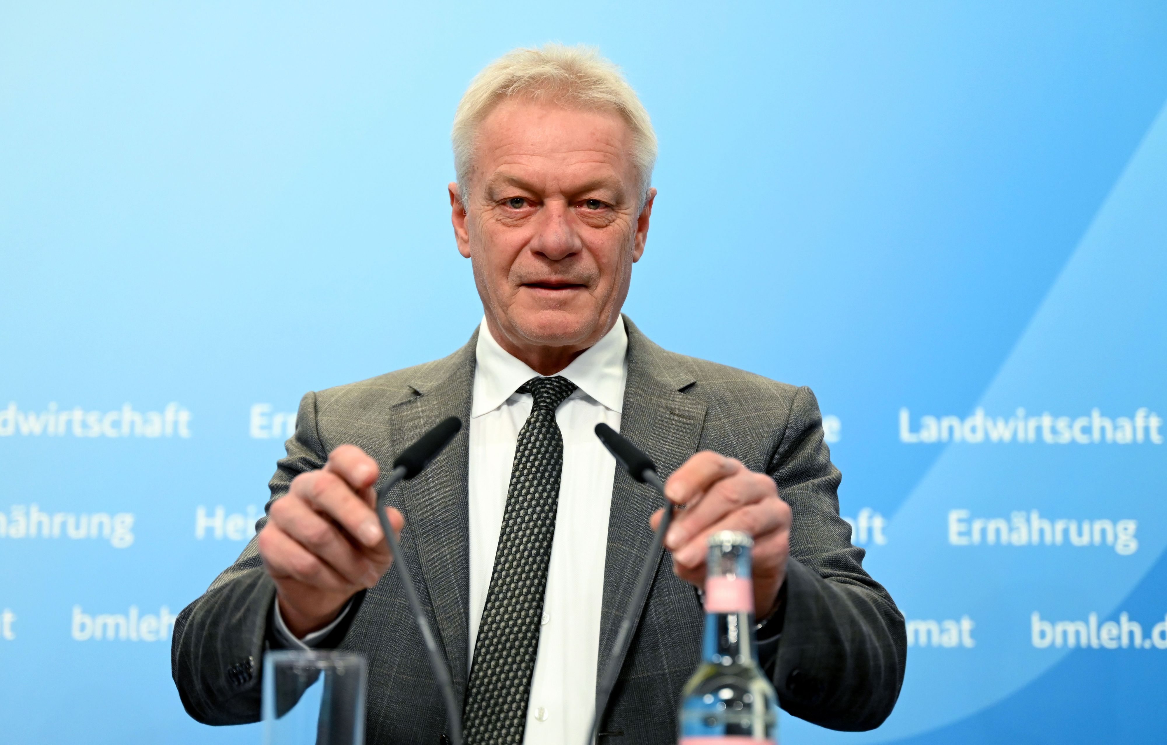 27.11.2025, Berlin: Alois Rainer (CSU), Bundesminister für Landwirtschaft, Ernährung und Heimat, spricht während der Vorstellung des «Ernährungsreports 2025». Die jährliche Umfrage im Auftrag des Ministeriums stellt Essgewohnheiten und Aspekte des Einkaufsverhaltens von Verbraucherinnen und Verbrauchern dar. Foto: Elisa Schu/dpa +++ dpa-Bildfunk +++