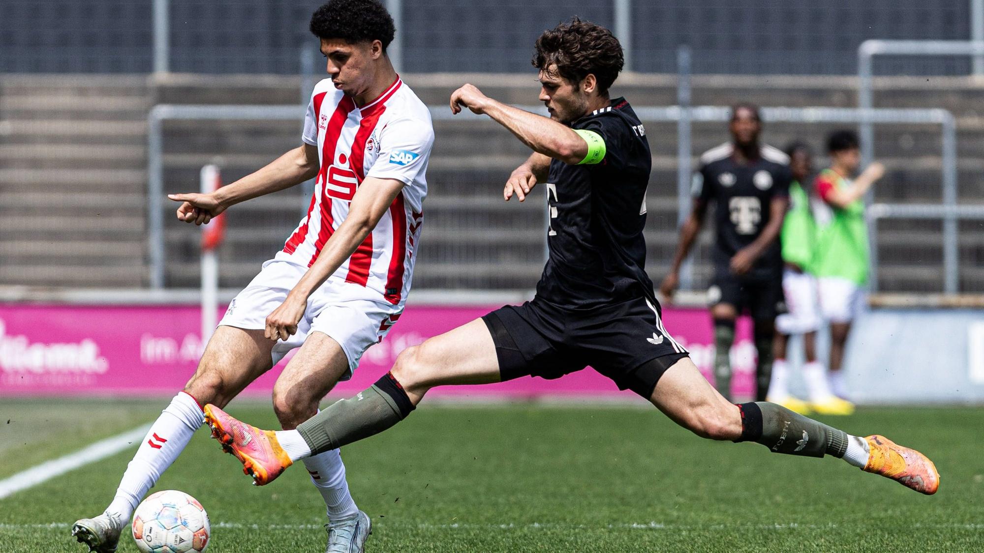 A-Junioren Bundesliga U19 Achtelfinale: 1. FC Köln U19 - FC Bayern München U19 02.05.2026 Kevin Chidera Ekweribe 1. FC Köln U19, 18, Luis Schäfer FC Bayern München U19, 4 A-Junioren Bundesliga U19 Achtelfinale: 1. FC Köln U19 - FC Bayern München U19 Franz-Kremer-Stadion, Köln 02.05.2026 DFL egulations prohibit any use of photographs as image sequences and/or quasi video. *** A Junioren Bundesliga U19 Achtelfinale 1 FC Köln U19 FC Bayern München U19 02 05 2026 Kevin Chidera Ekweribe 1 FC Köln U19, 18 , Luis Schäfer FC Bayern München U19, 4 A Junioren Bundesliga U19 Achtelfinale 1 FC Köln U19 FC Bayern München U19 Franz Kremer Stadion, Köln 02 05 2026 DFL egulations prohibit any use of photographs as image sequences and or quasi video Copyright: xBEAUTIFULxSPORTS/Buriakovx