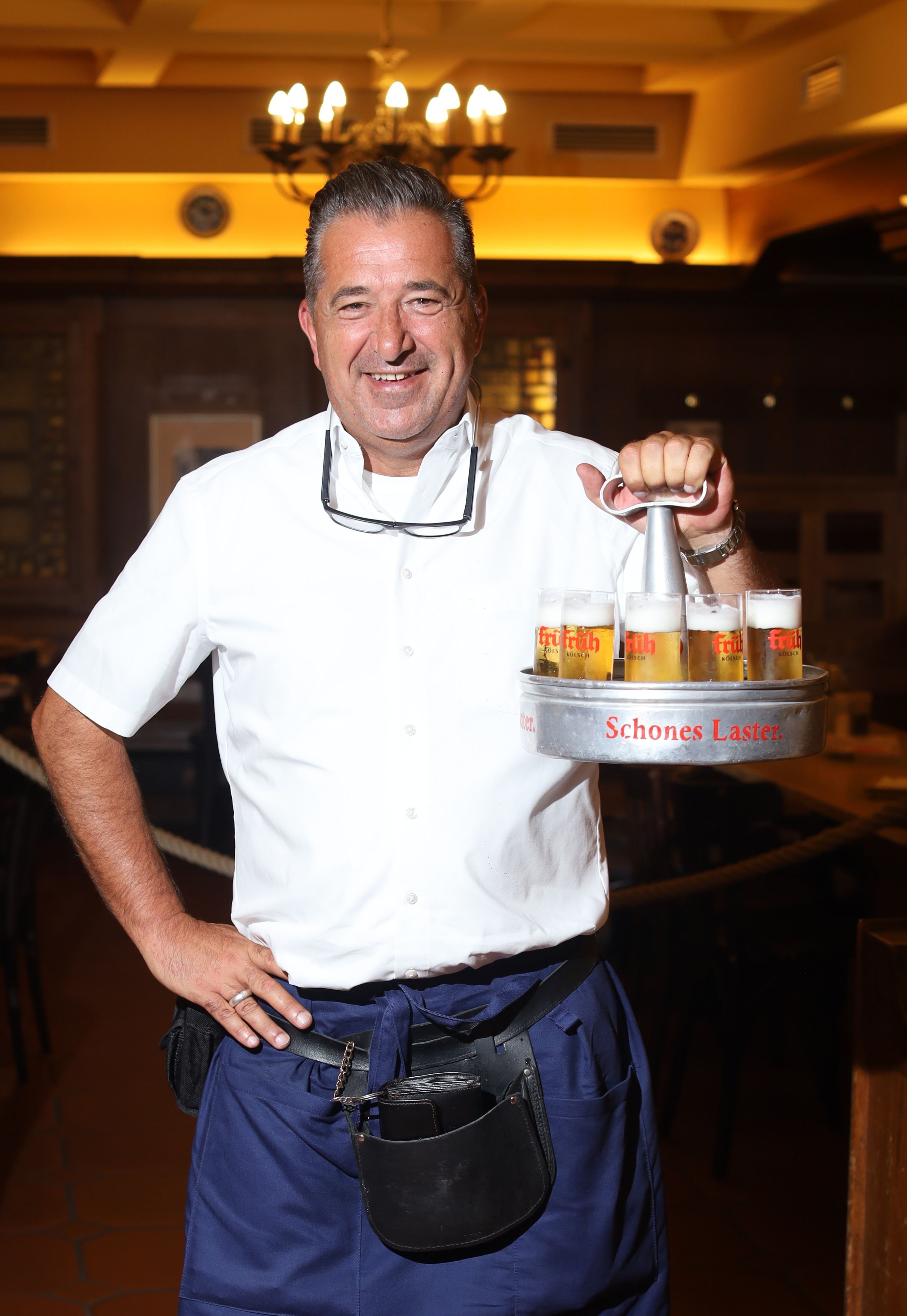 Köbes Rafael Sauer im Brauhaus Früh „Em Golde Kappes“ in Nippes