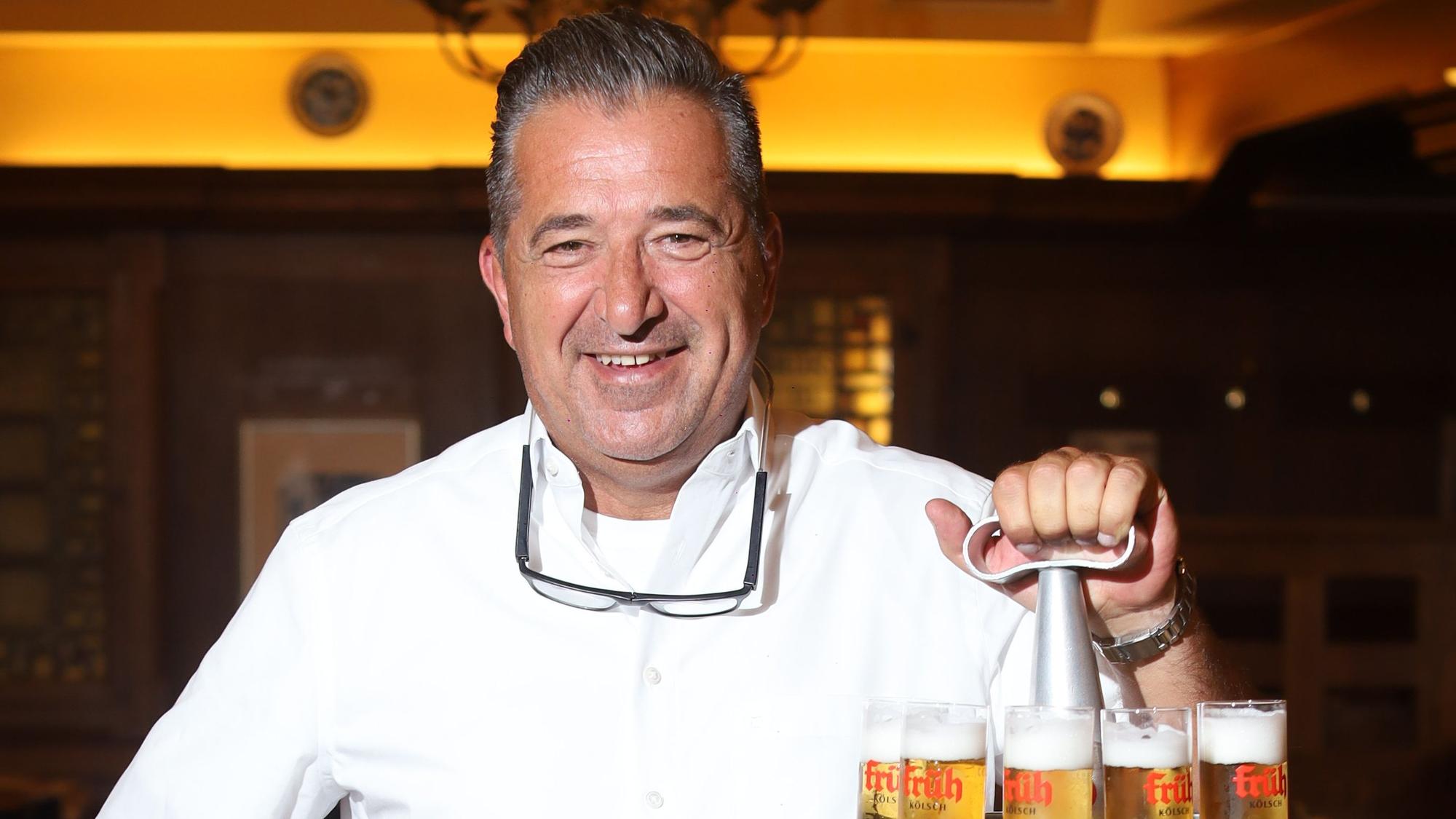 Köbes Rafael Sauer im Brauhaus Früh „Em Golde Kappes“ in Nippes