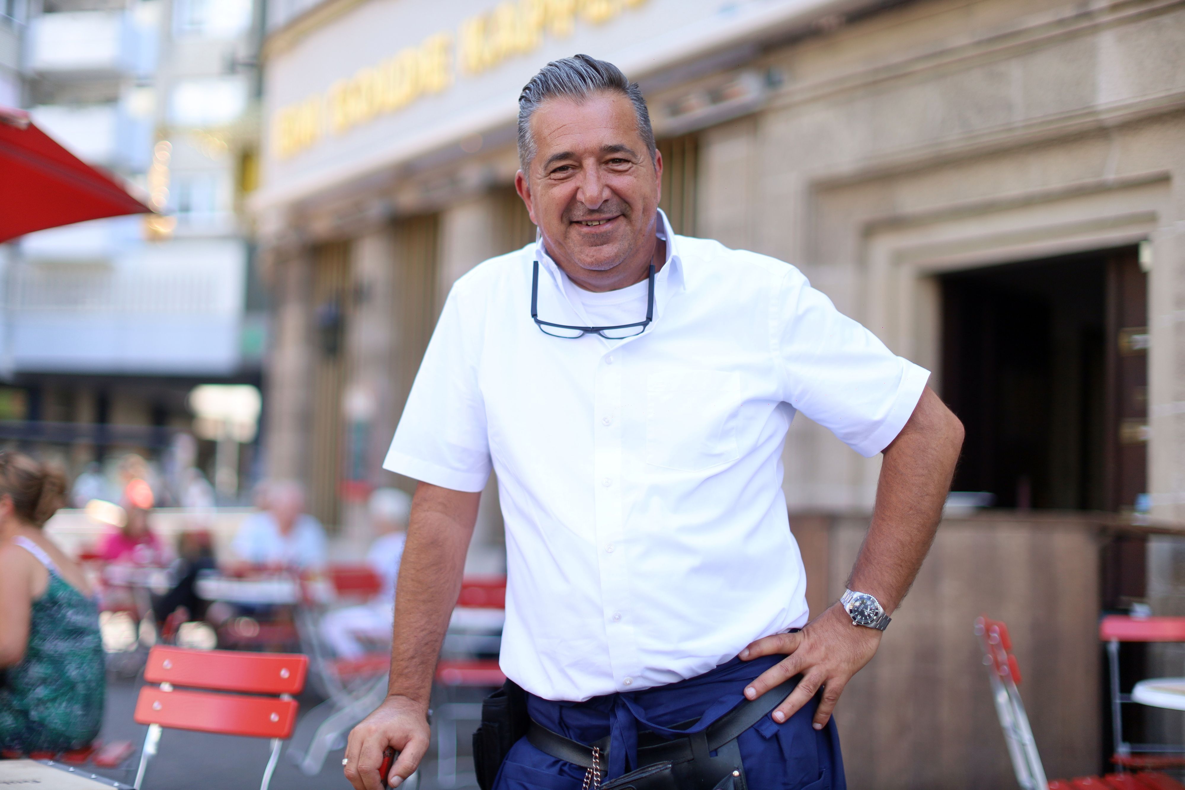 Rafael Sauer ist Köbes im Brauhaus Früh „Em Golde Kappes“ in Nippes. Er gibt Tipps für Brauhaus-Anfänger.