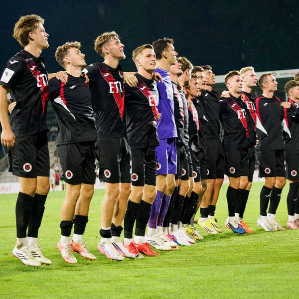 Mannschaft von Viktoria Köln feiert mit den Fans den 1:3 Sieg GER, Fussball, VfB Stuttgart II vs. Viktoria Koeln, 3. Liga, 2. Spieltag, Saison 2026/2027, 16.08.2026 GER, Fussball, VfB Stuttgart II vs. Viktoria Koeln, 3. Liga, 2. Spieltag, Saison 2026/2027, 16.08.2026 Aspach *** The Viktoria Cologne team celebrates its 1-3 victory with the fans. GER, Soccer, VfB Stuttgart II vs. Viktoria Cologne, 3. Liga, Matchday 2, 20262027 Season, August 16, 2026 GER, Soccer, VfB Stuttgart II vs. Viktoria Cologne, 3rd Division, Matchday 2, 20262027 Season, August 16, 2026 Aspach Copyright: xCarstenxSchweringx EP_CSG