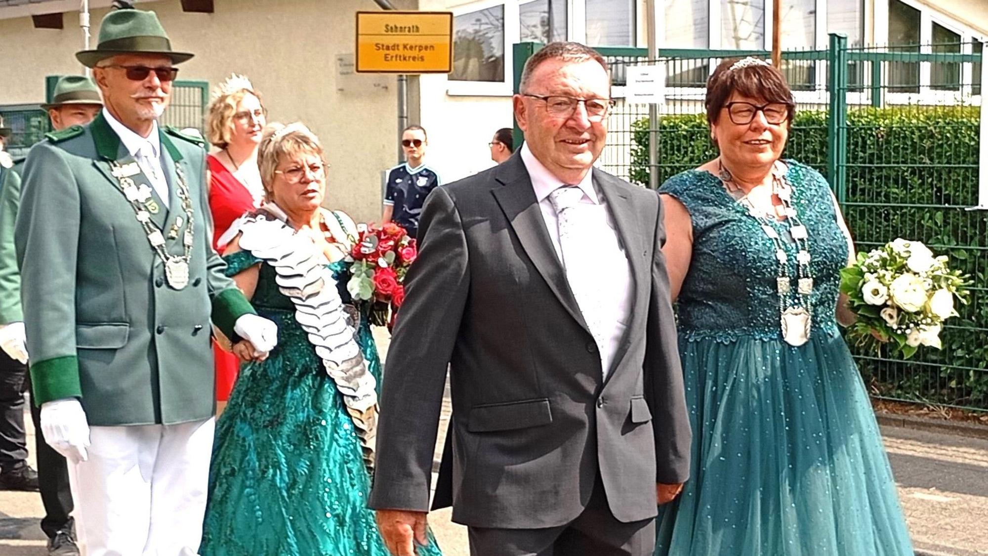 Das Foto zeigt Schützenmajestäten.
