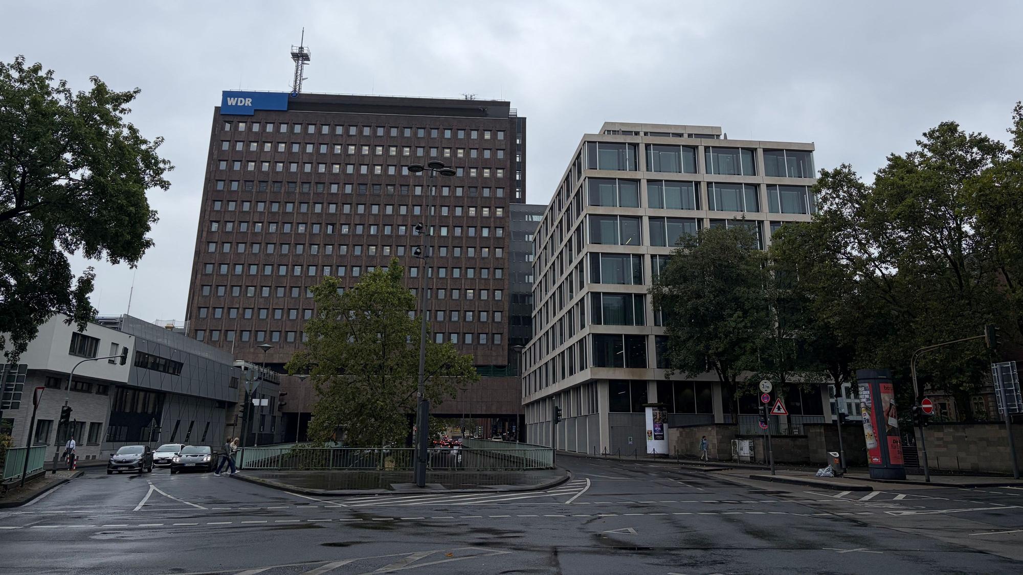 Nach acht Jahren Sanierung sind die ersten WDR-Mitarbeiterinnen und -Mitarbeiter eingezogen.