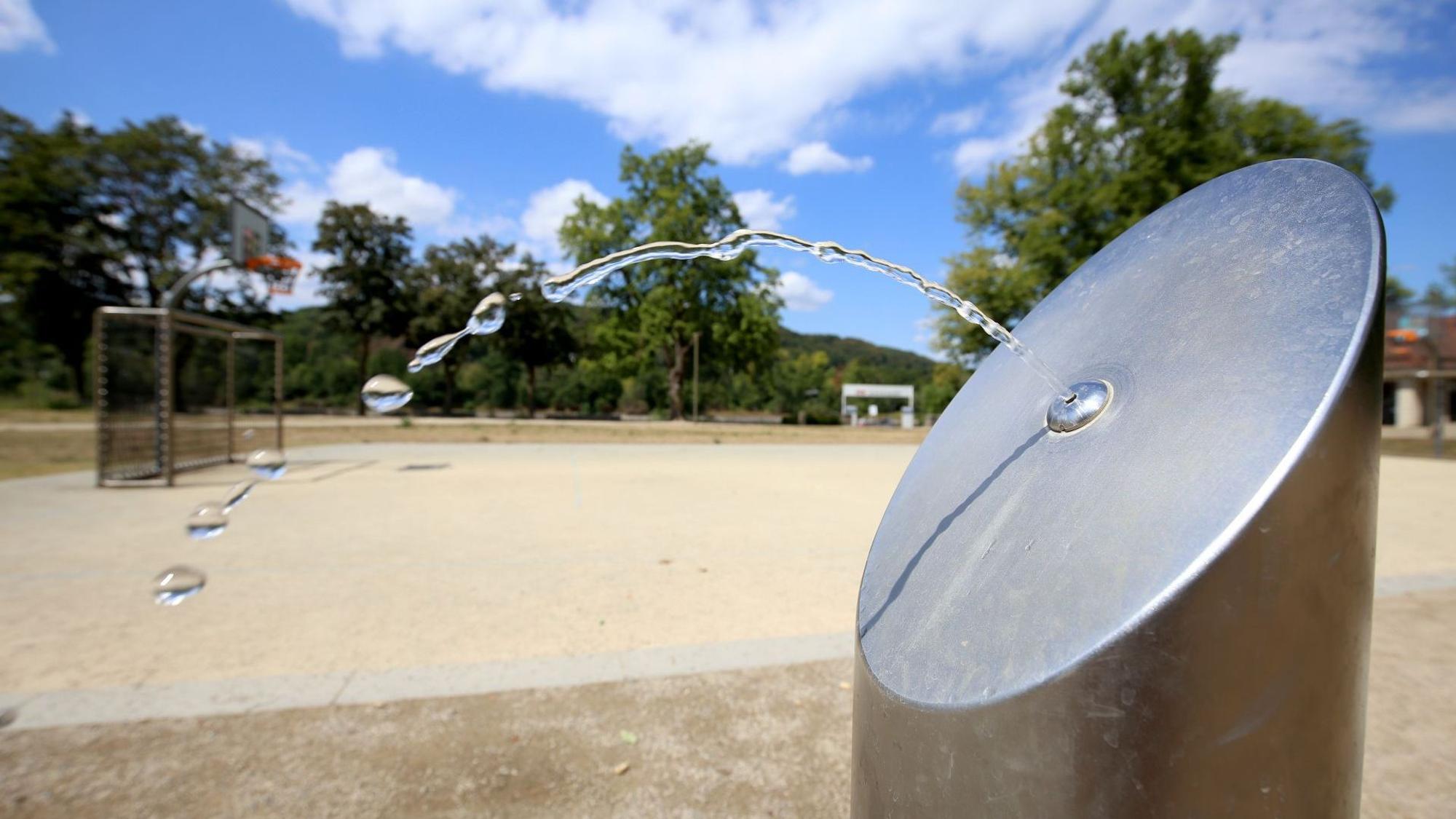 Ein Trinkwasserspender auf der Insel Grafenwerth.
