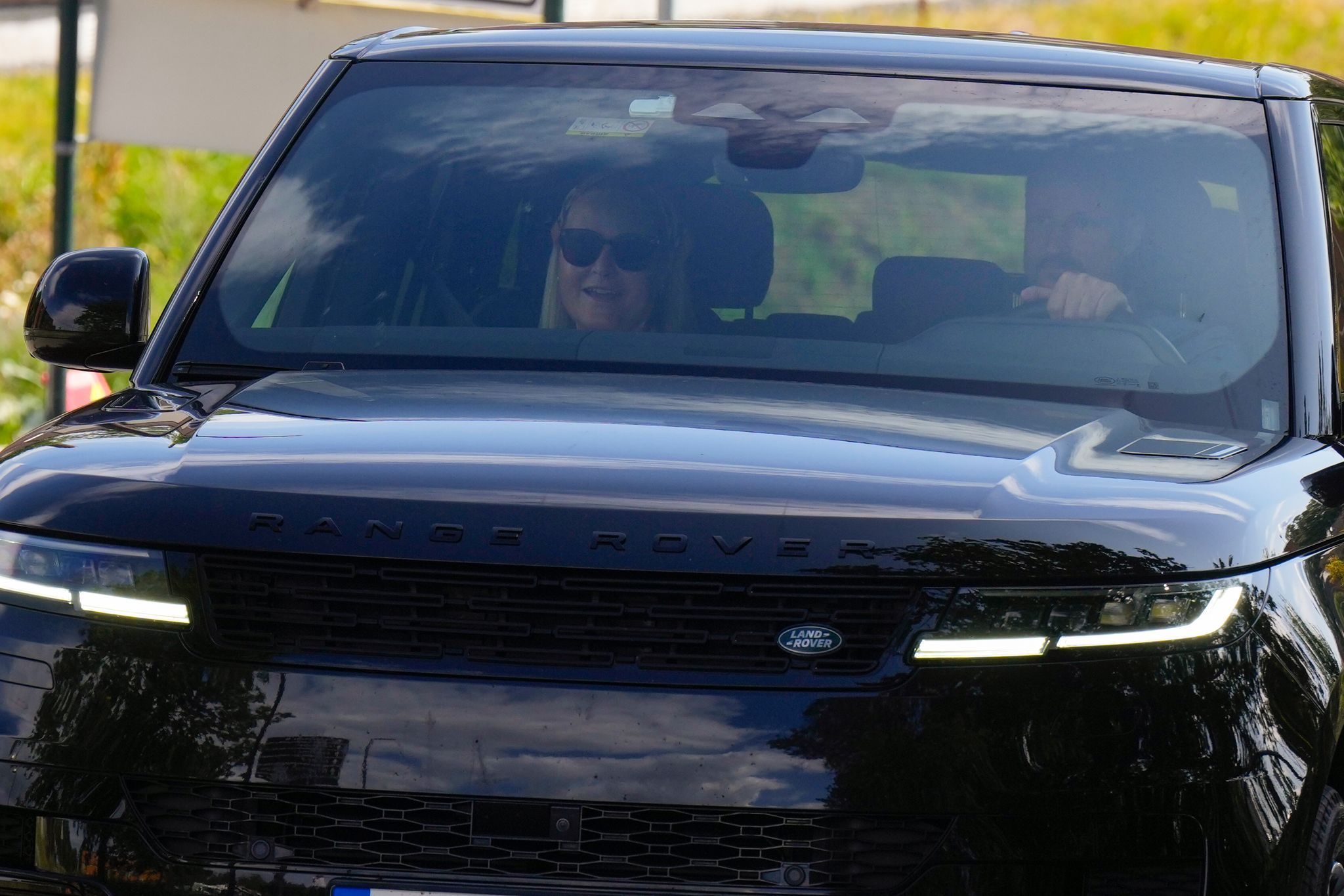Kronprinzessin Mette-Marit und Kronprinz Haakon im Auto.