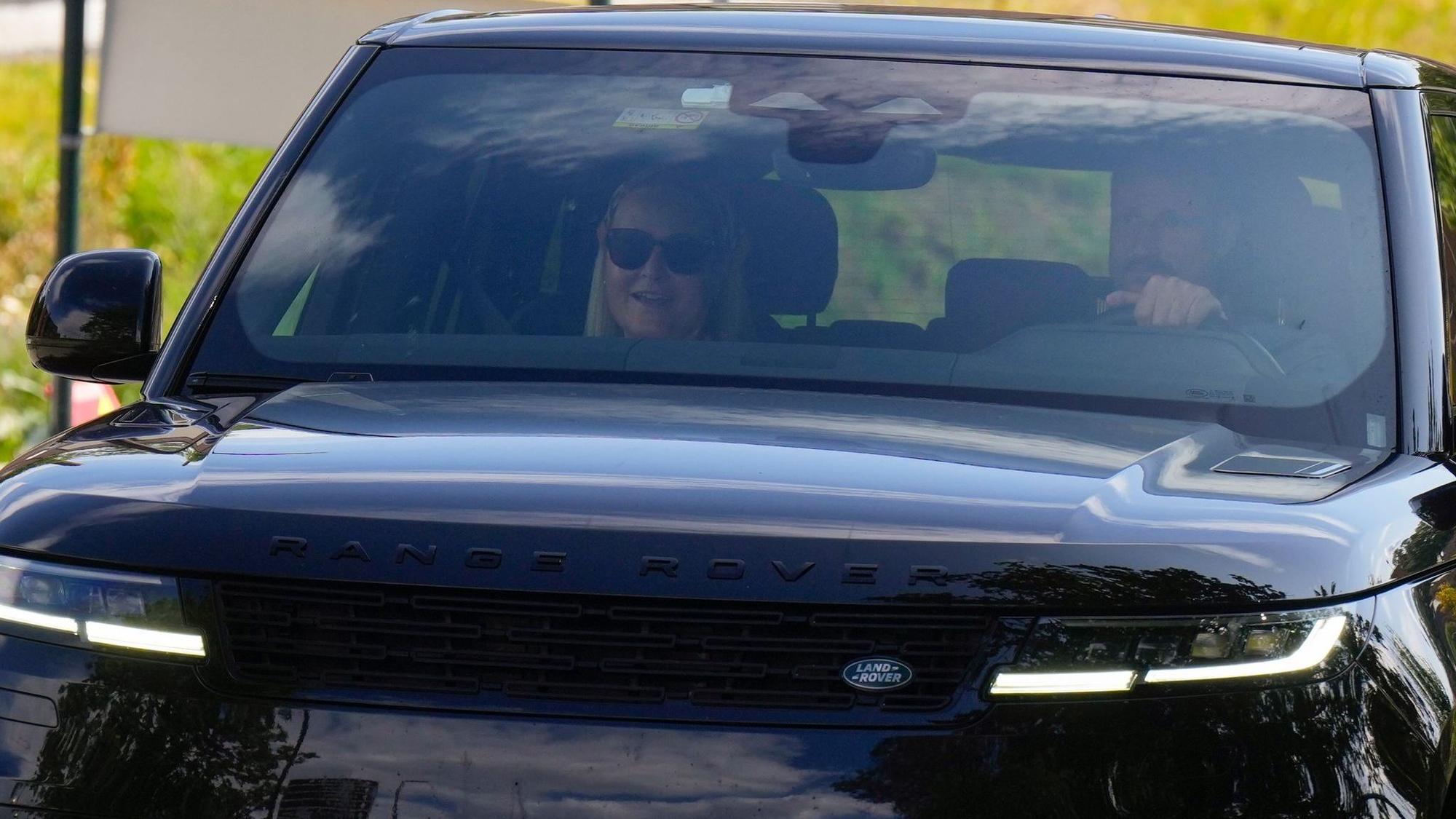 Kronprinzessin Mette-Marit und Kronprinz Haakon im Auto.
