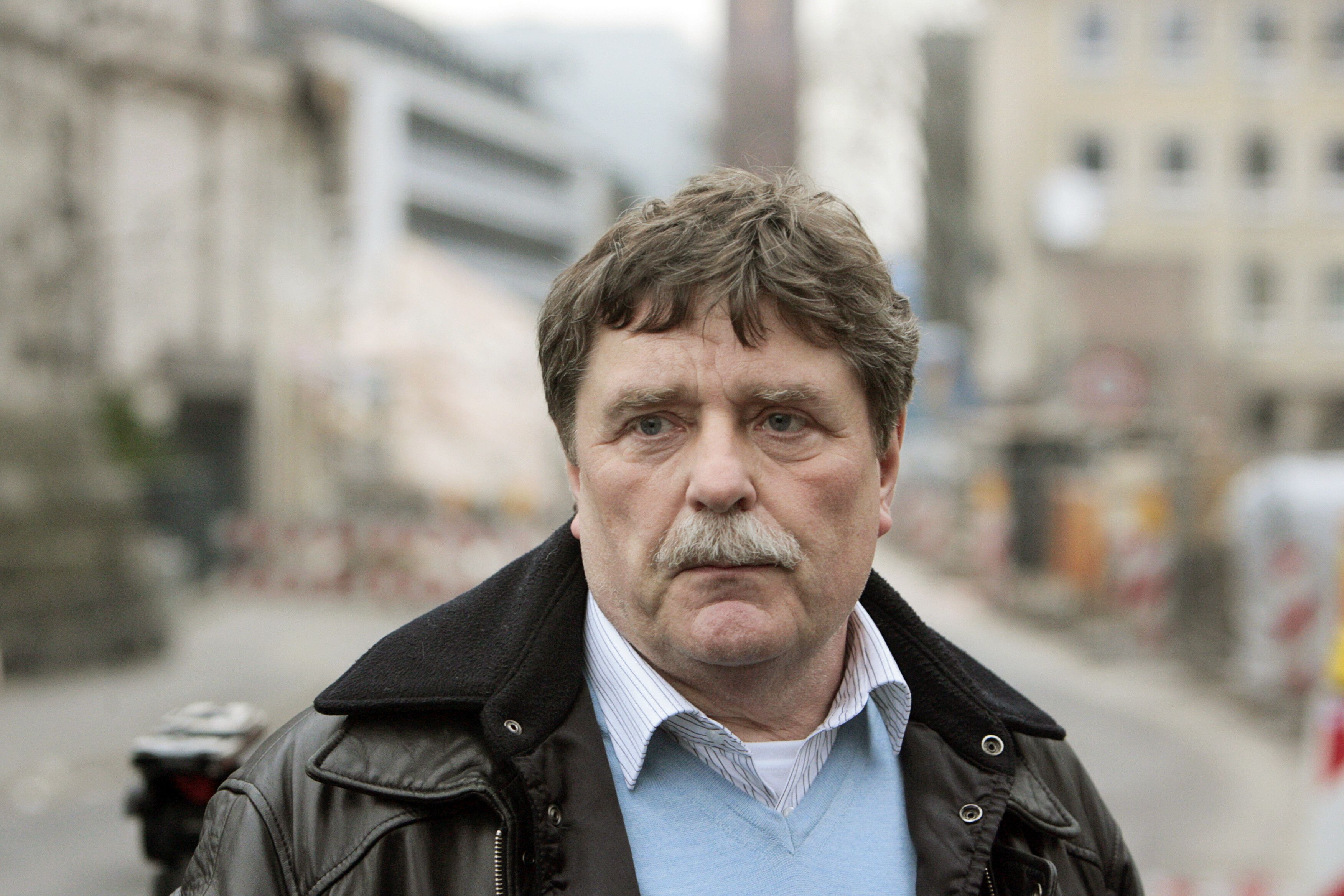 Fritz Schramma im Jahr 2009, unweit der Einsturzstelle des Historischen Stadtarchivs