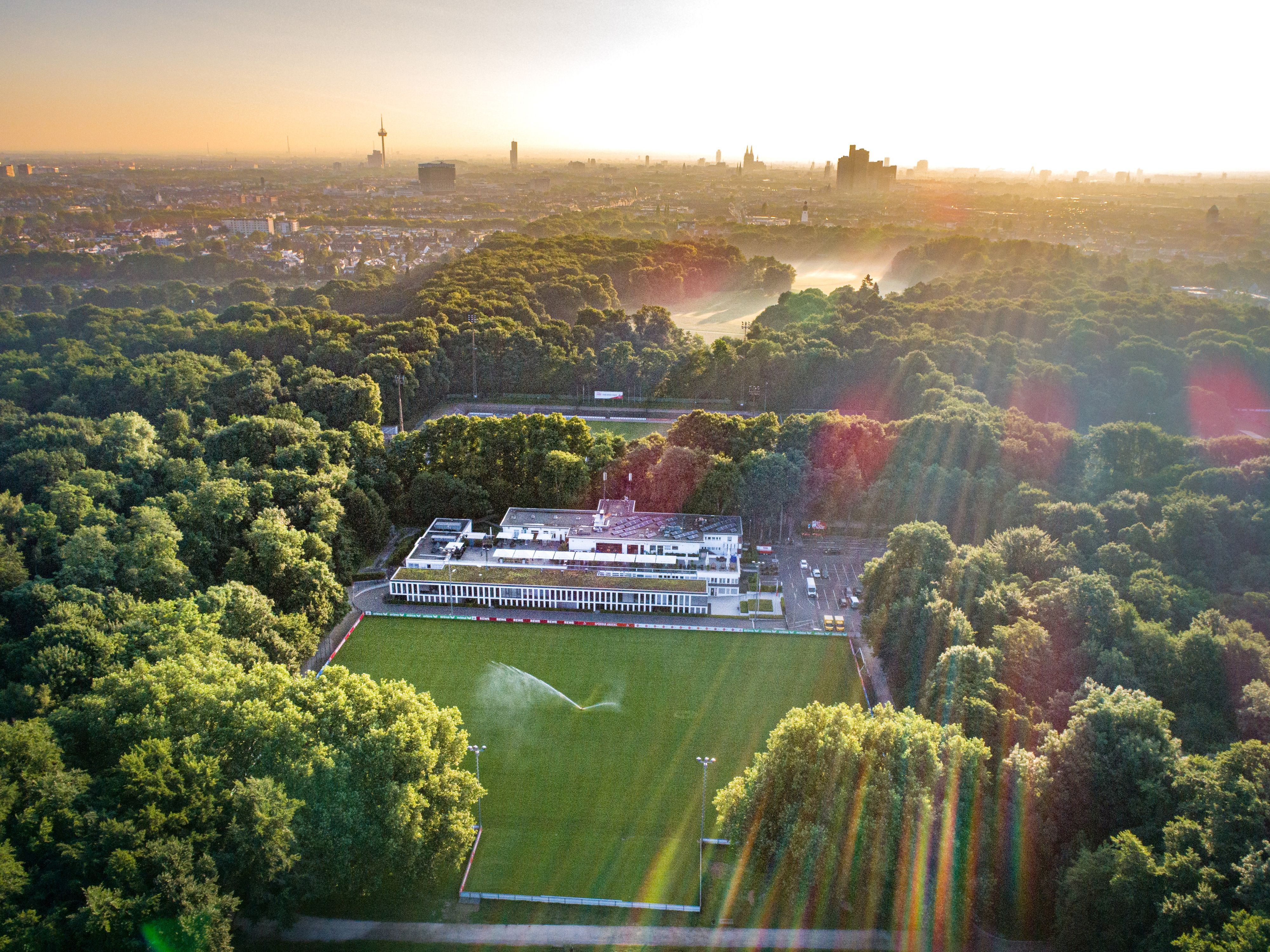 Blick auf das Geißbockheim des 1. FC Köln.