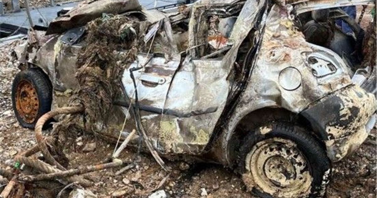 Niedrigwasser in Köln: Vor zwölf Jahren gestohlenes Autowrack im Rhein ...